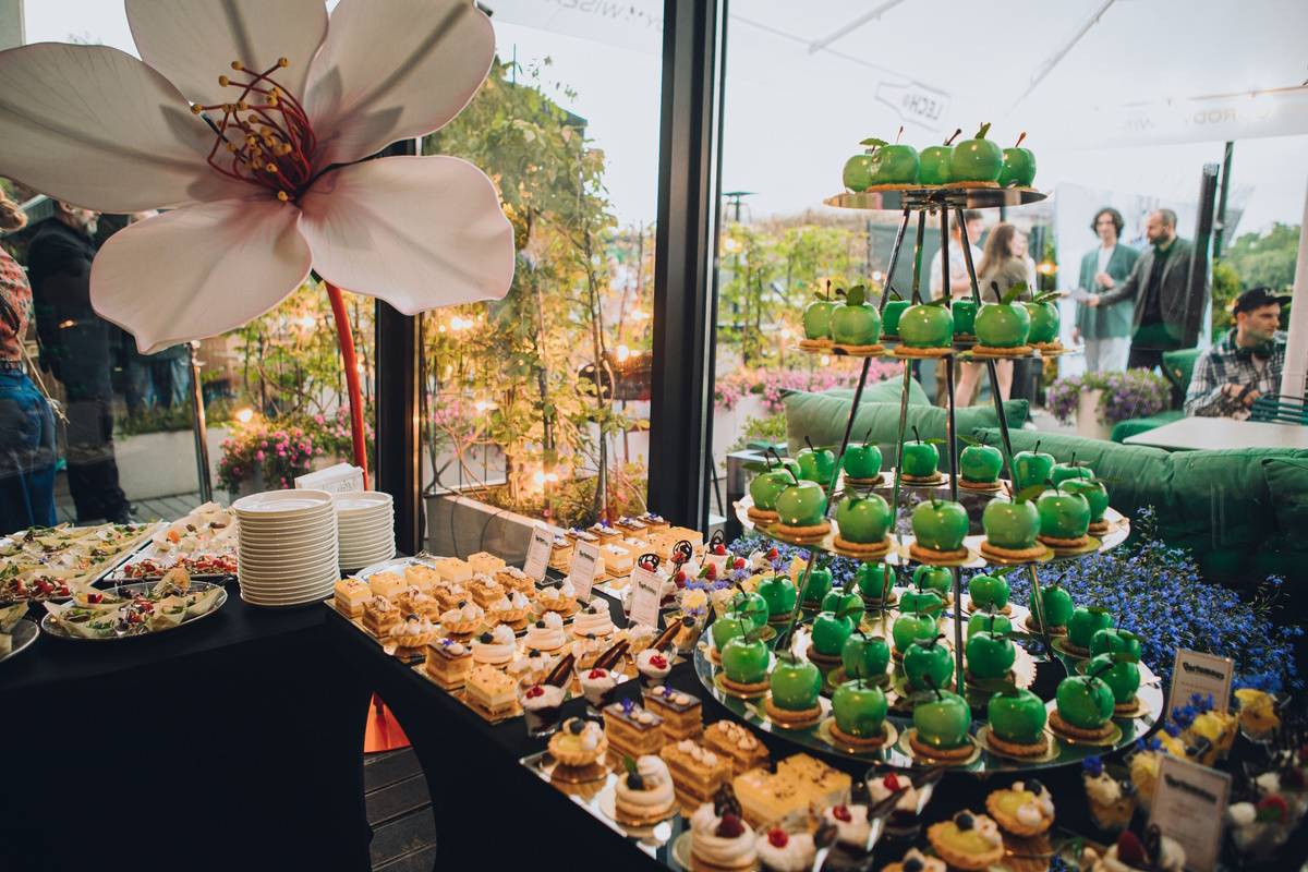 Festiwal Jabłonki Swawole 2023: Święto gościnności, muzyki i jabłek. Food & Music Apple Festival Jabłonki Swawole 2023 zagości w sumie w sześciu polskich miastach. Na żywo usłyszeć będzie można m.in. IGO i Vito Bambino.
