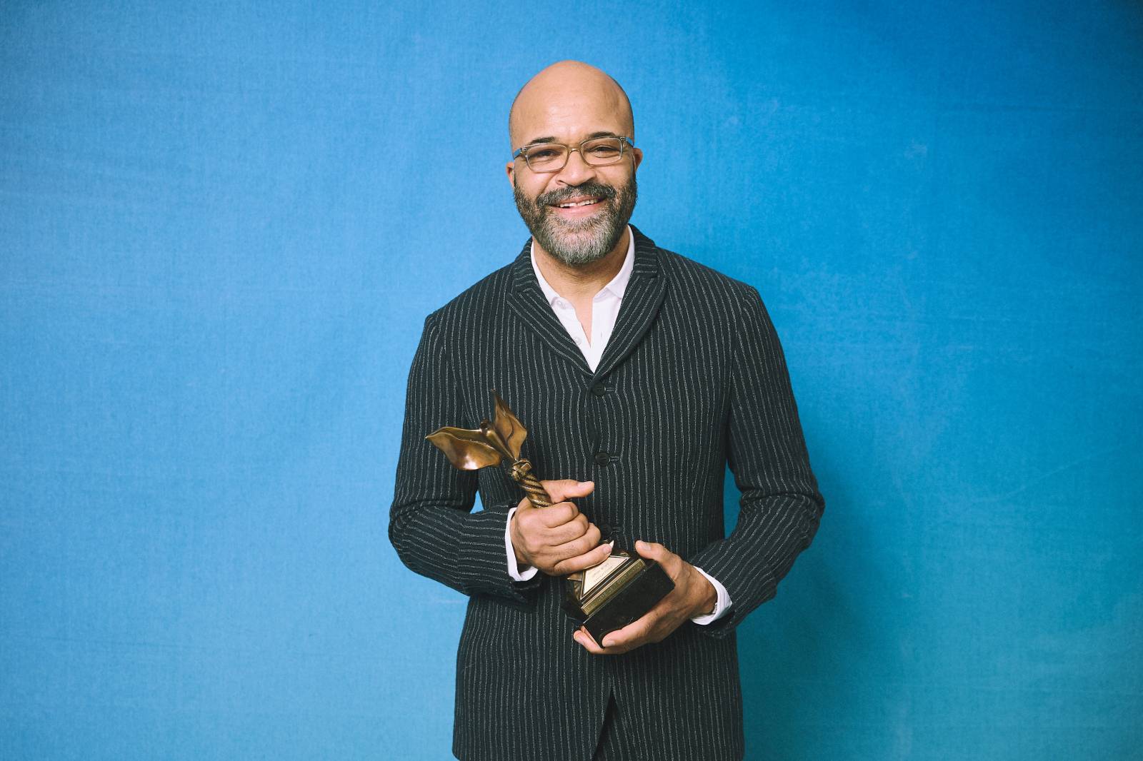 Jeffrey Wright z nagrodą Independent Spirit Award za rolę w filmie American Fiction (Fot. Emma McIntyre/Getty Images)