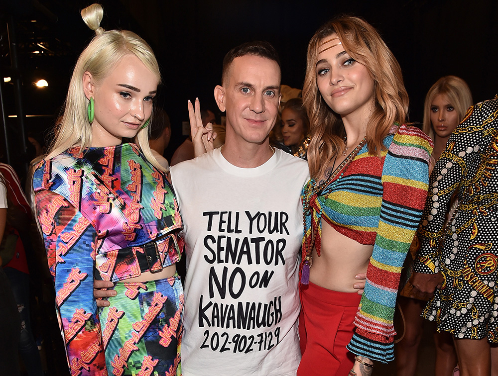 Jeremy Scott i Paris Jackson za kulisami pokazu (Fot. Getty Images)