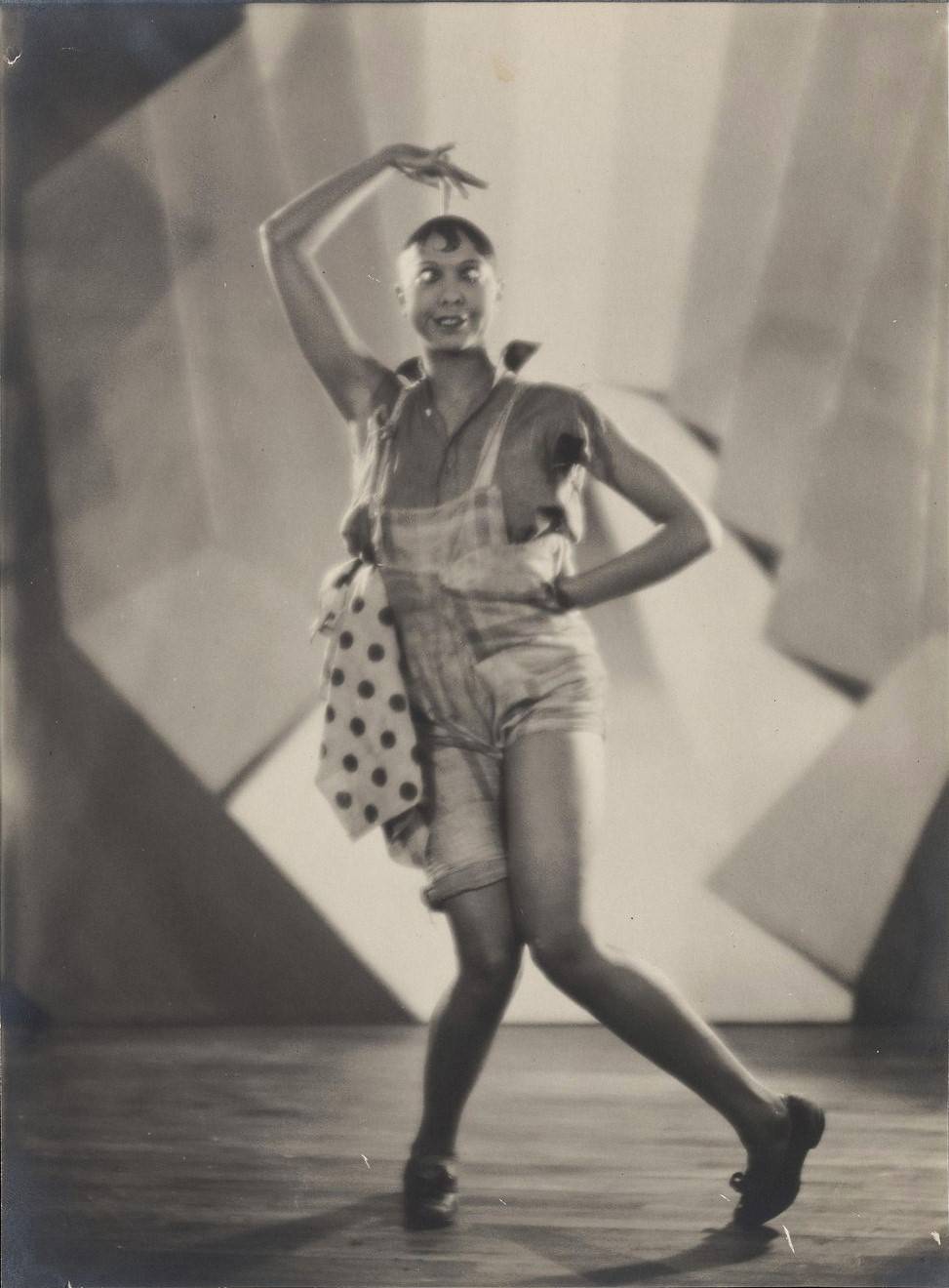 Fot. Josephine Baker, Paryż, 1927 (© James Weldon Johnson Memorial Collection of Negro Arts and Letters, Yale University)