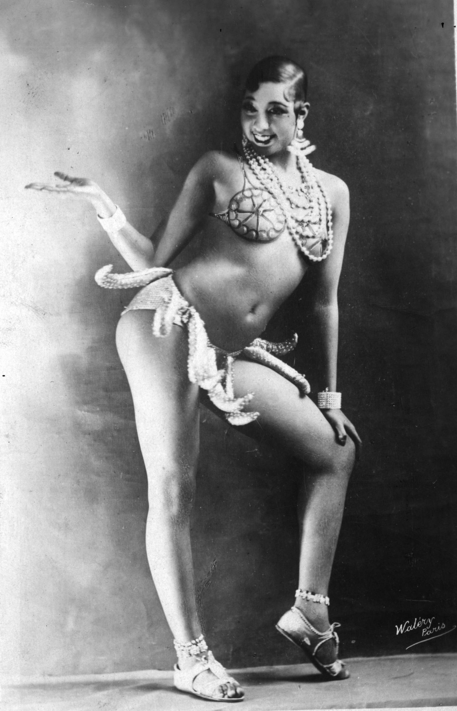 10.Josephine Baker w słynnym bananowym kostiumie, ok. 1925 / Fot. Getty Images