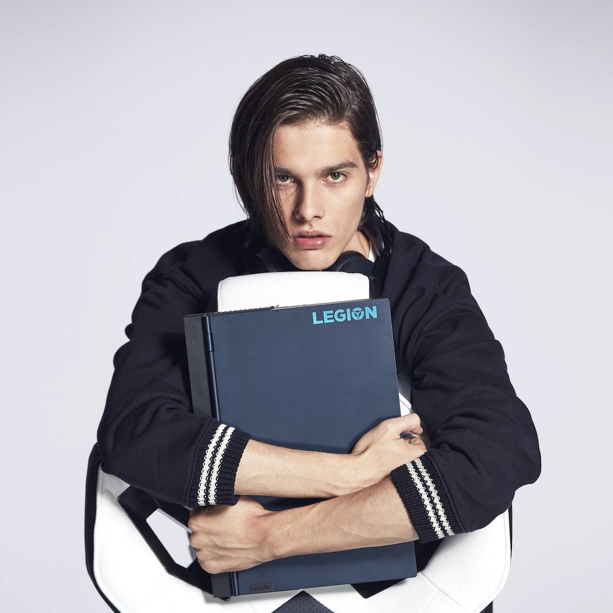 Model Kacper Jasiński w kampanii Lenovo Legion w obiektywie Marcina Tyszki