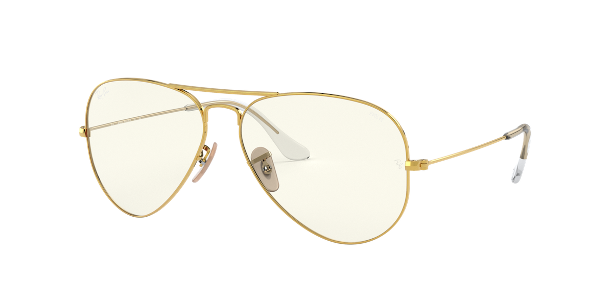 Ray-Ban Aviator Everglasses z bezbarwnymi szkłami, które przyciemnią się pod wpływem światła (Fot. materiały prasowe)