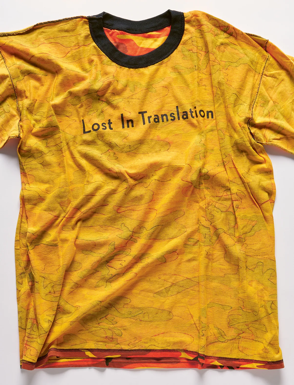 Replika koszulki noszonej przez Billa Murraya w filmie „Między słowami”, którą Coppola zrobiła jako prezent dla obsady i ekipy. (Fot. Sofia Coppola)