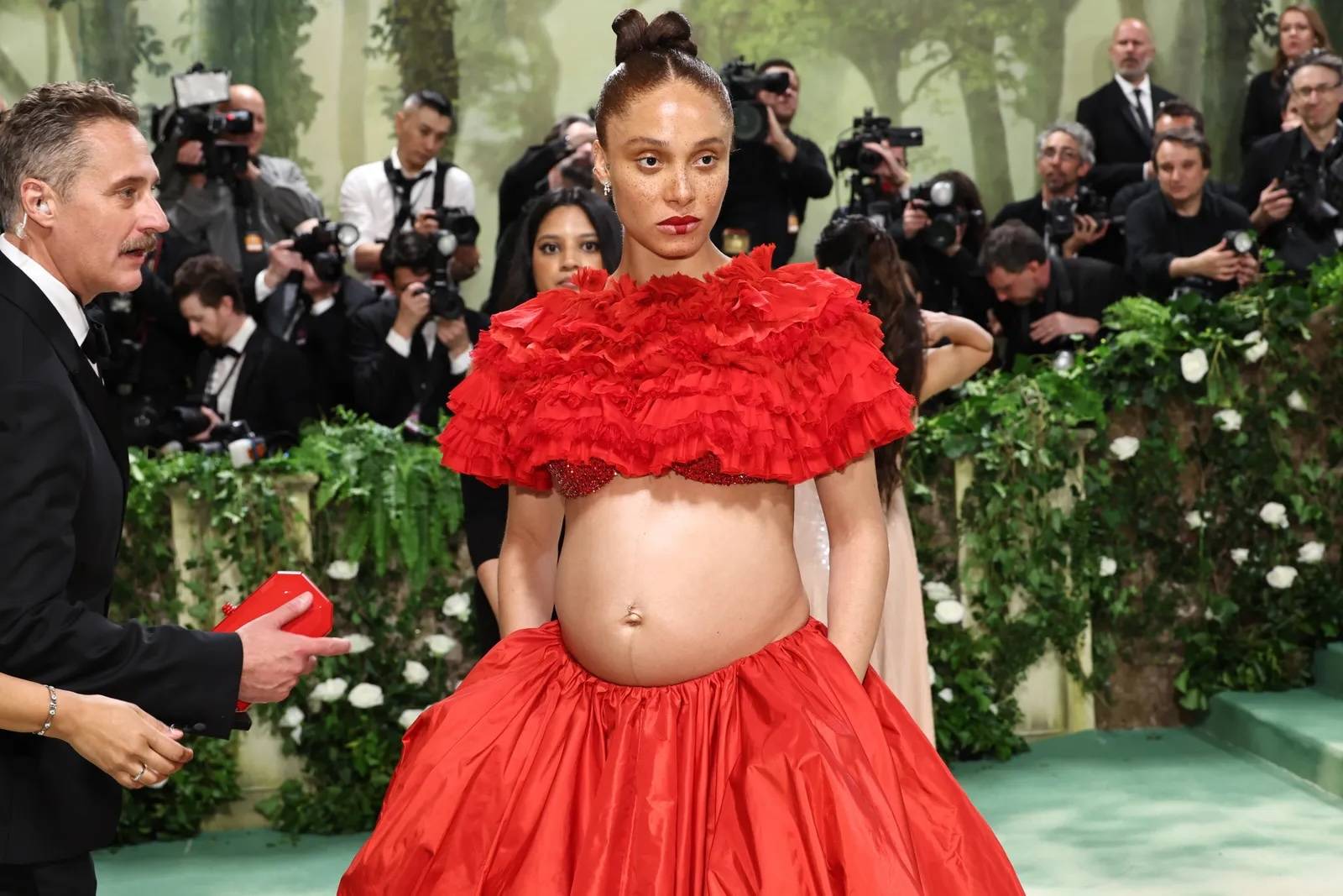 Adwoa Aboah pojawiła się na wydarzeniu z ciążowym brzuszkiem.