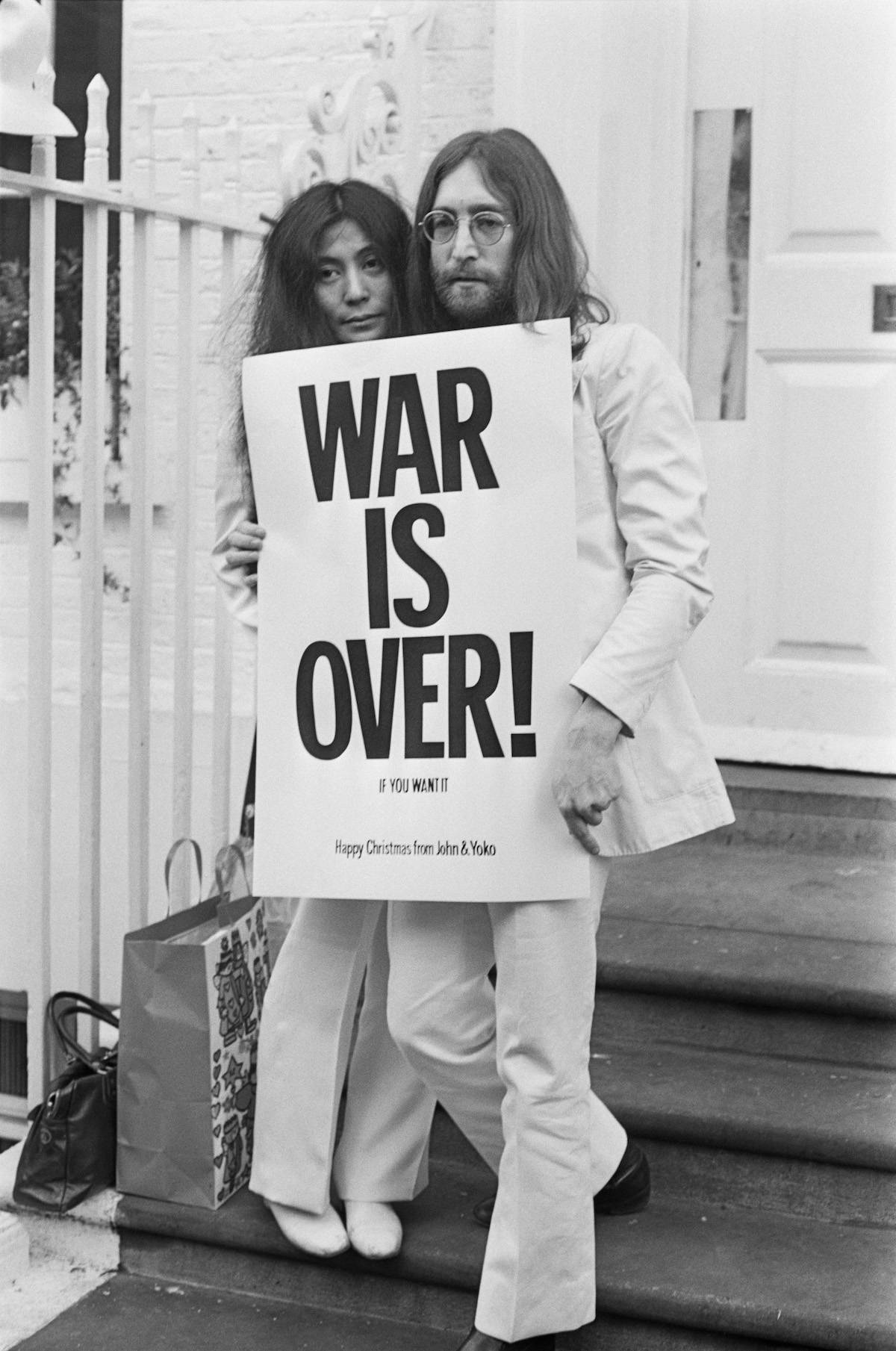 Yoko Ono i John Lennon (Fot. Frank Barrett/Keystone/Hulton Archive/Getty Images)