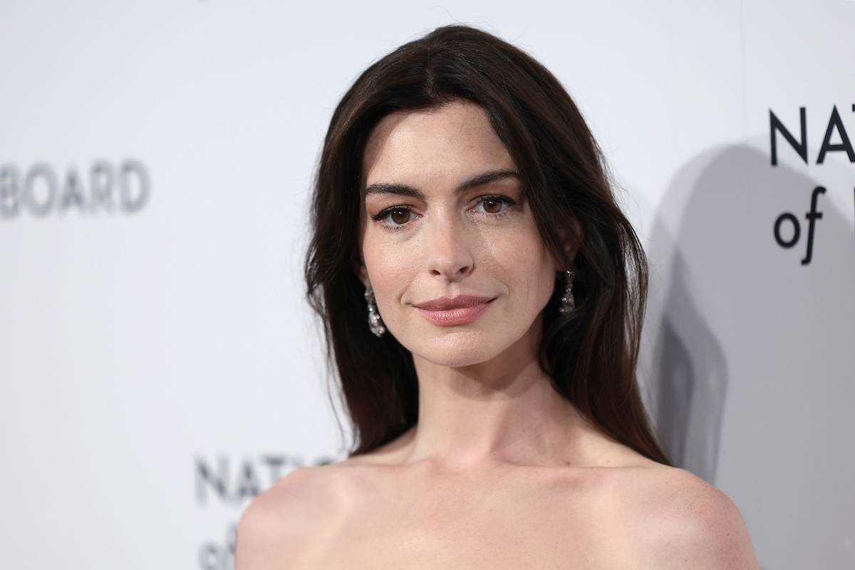 Pierwszą ciążę aktorka Anne Hathaway straciła. Gwiazda opowiedziała o trudnym doświadczeniu poronienia w ostatnim wywiadzie. (Fot. Getty Images)