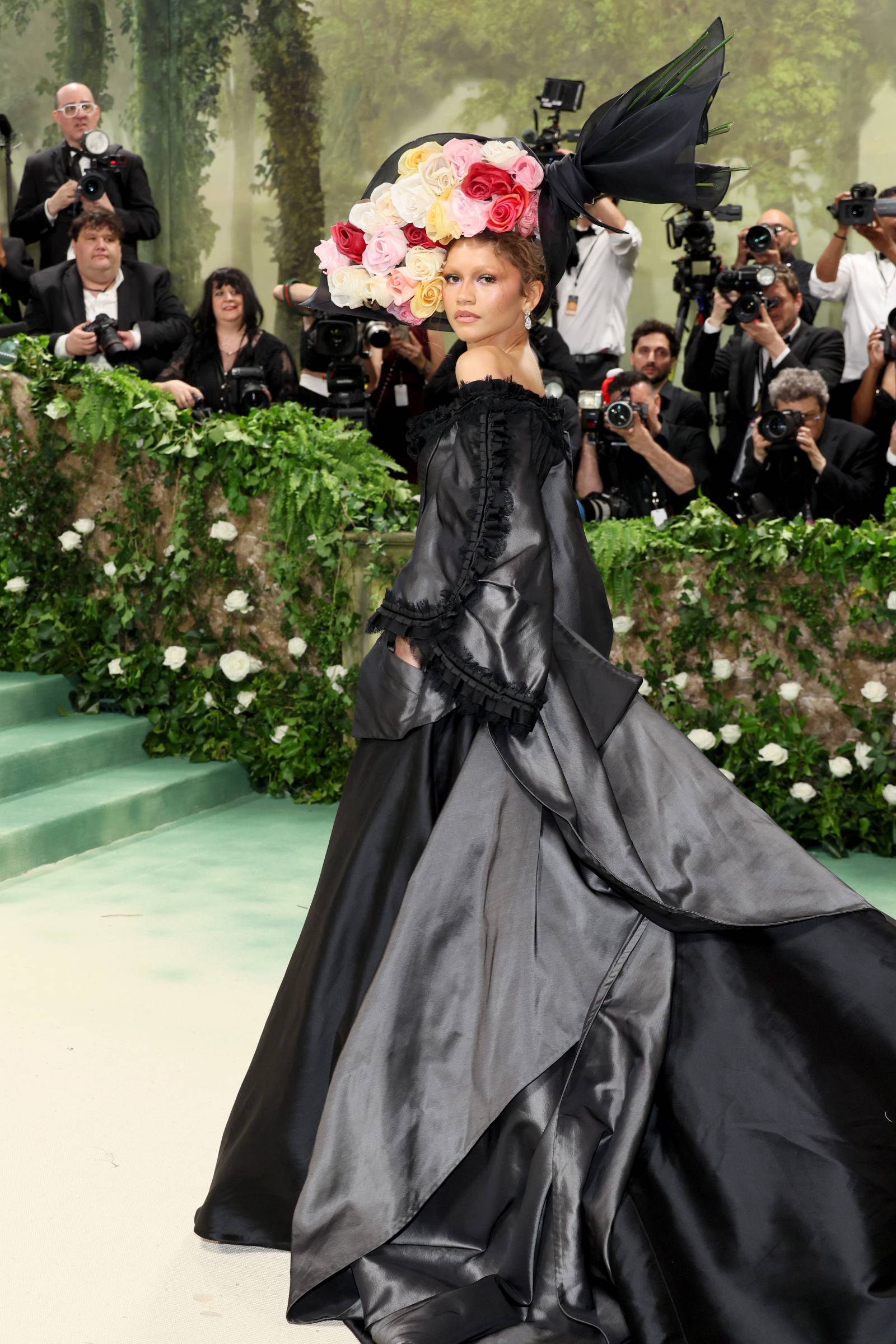Zendaya w archiwalnej kreacji Givenchy. Gala MET 2024.