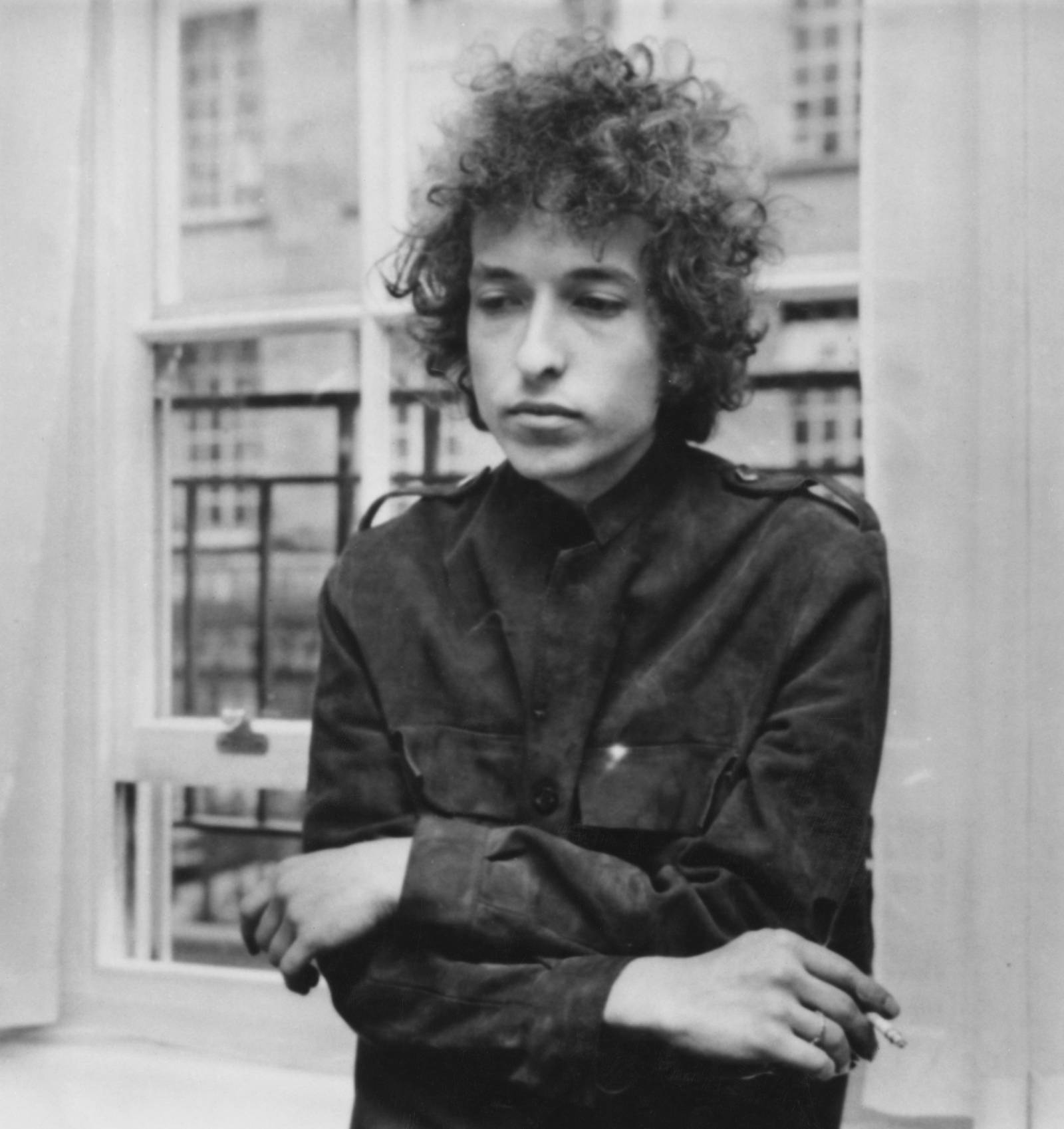 Biografia Dylana skupi się na przełomowym momencie jego kariery, kiedy zdecydował się zamienić gitarę akustyczną na elektryczną. (Fot. Getty Images)