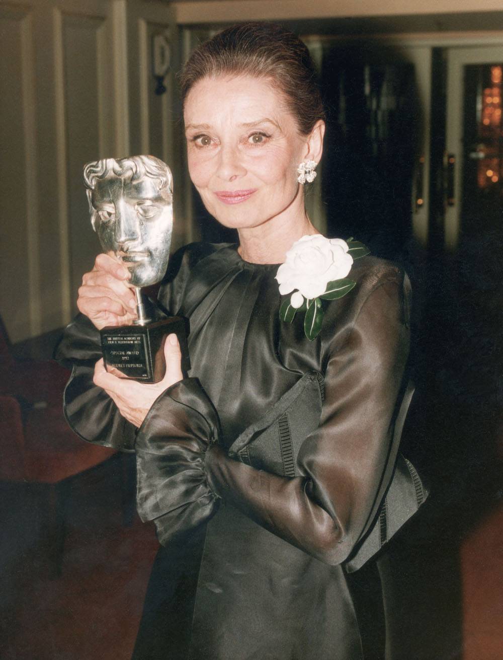 Audrey Hepburn urodziła się w 1929 roku w Belgii. W młodości marzyła o karierze tancerki, jednak to kino okazało się jej powołaniem. Za swoje role filmowe Audrey Hepburn otrzymała wszystkie możliwe wyróżnienia – od Oscara po statuetkę BAFTA. (Fot. Getty Images)