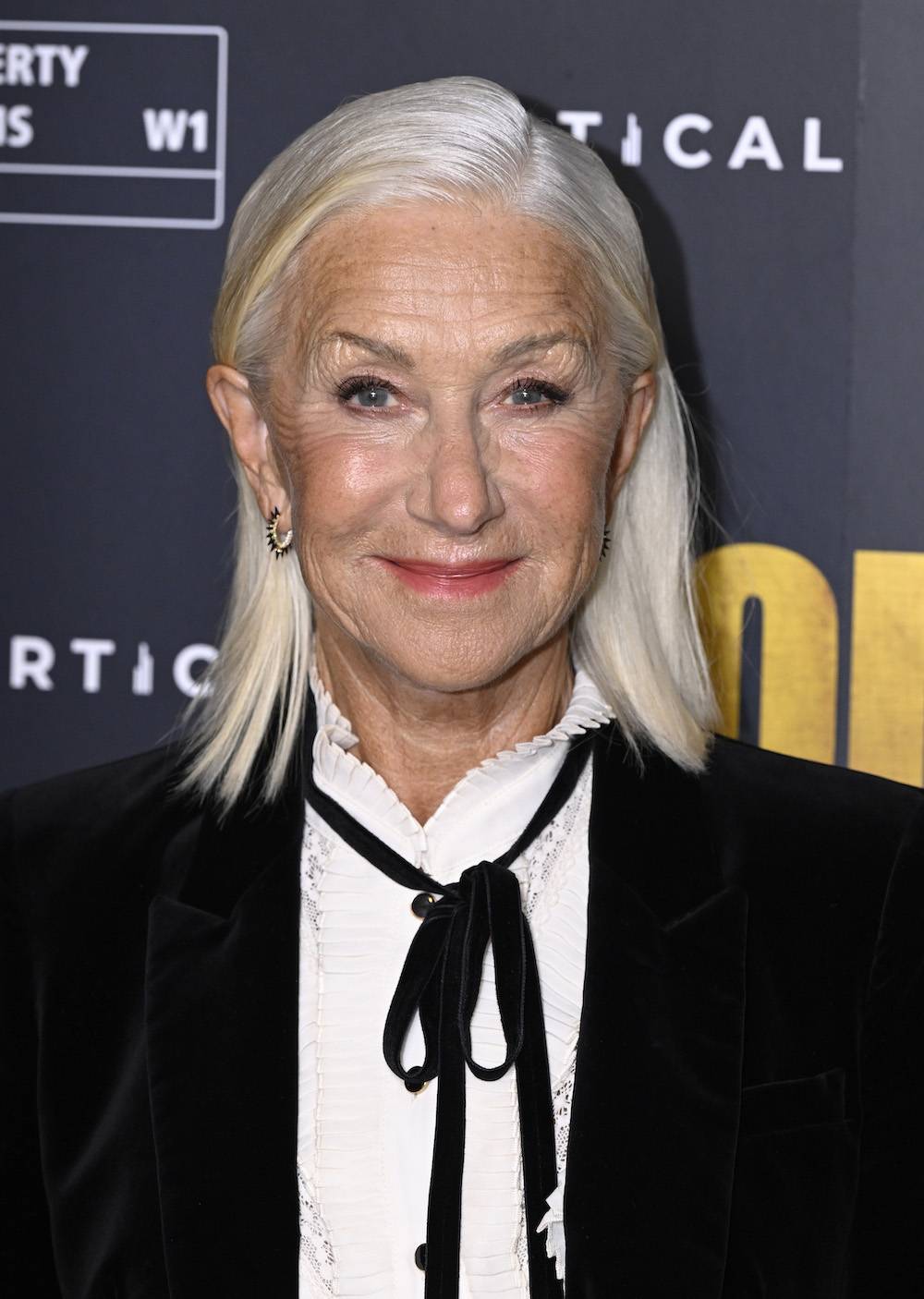 Helen Mirren zachwyca w nowej fryzurze. Jej nowy bob zastąpił uwielbiany przez aktorkę gładki koczek. (Fot. Getty Images)