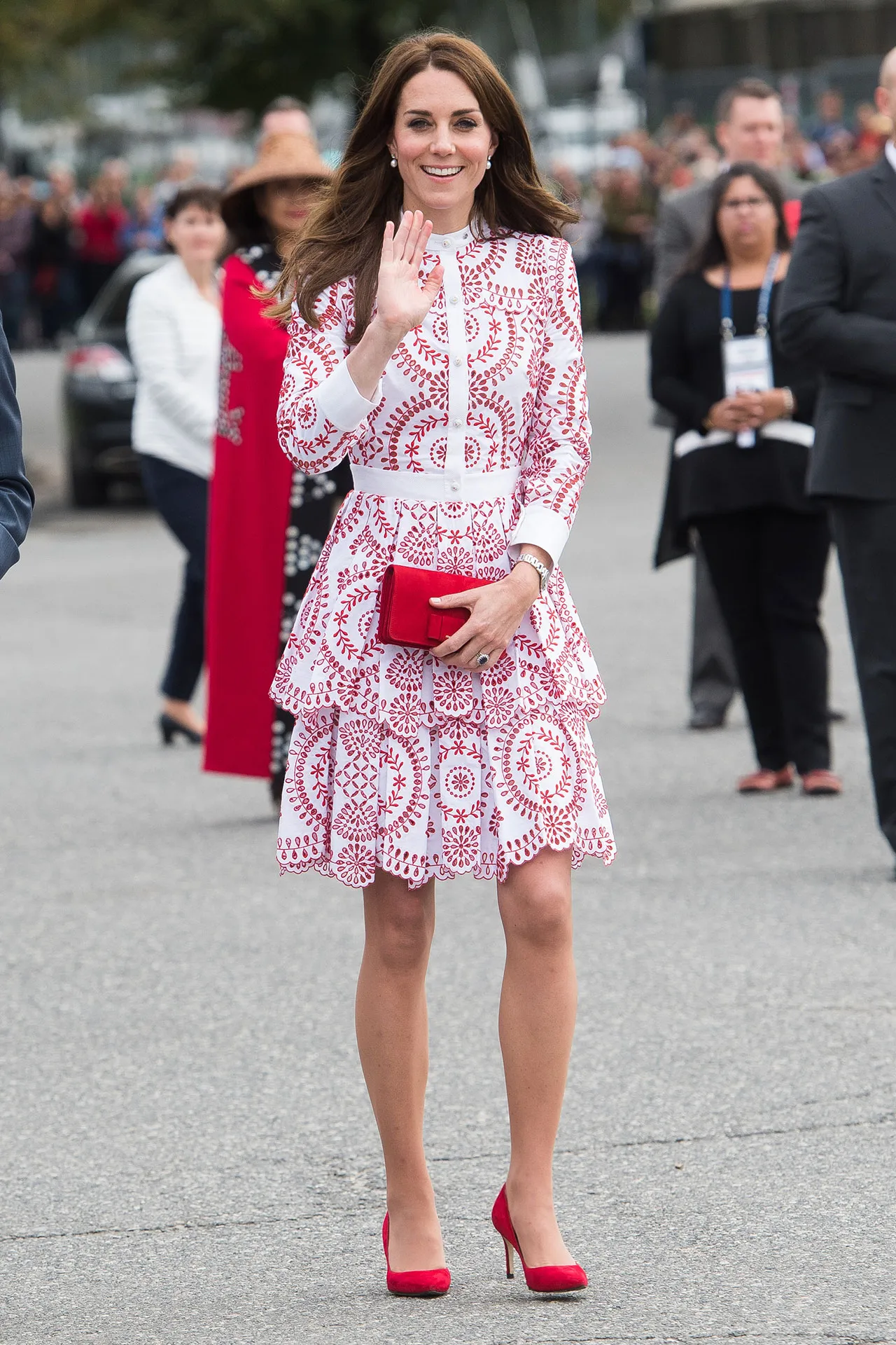 Wizyta w Vancouver zobowiązuje: Kate w projektach McQueena i Miu Miu w 2016 r. (Fot. Getty Images)