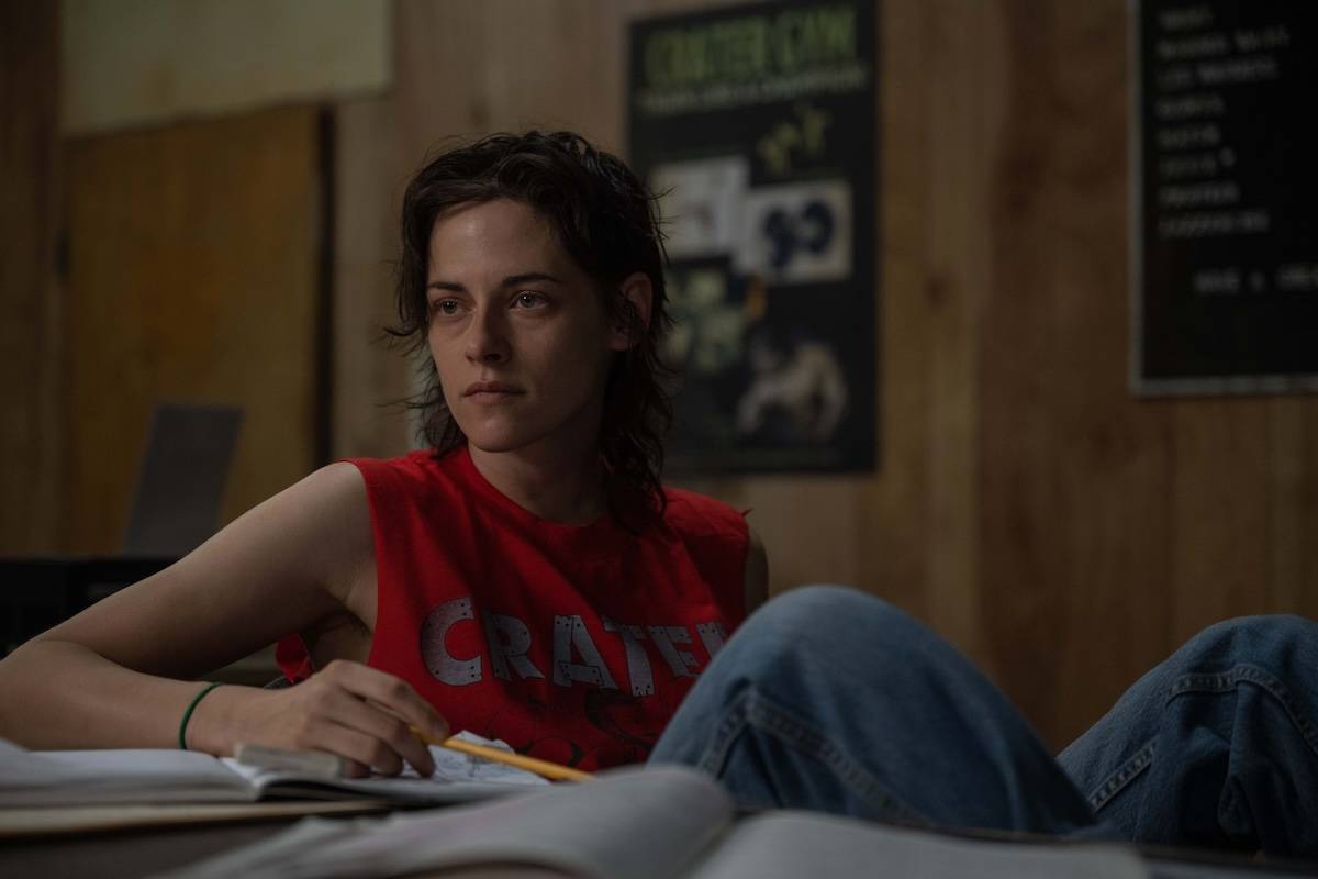 Kristen Stewart jako menedżerka siłowni Lou w thrillerze „Love Lies Bleeding”.
