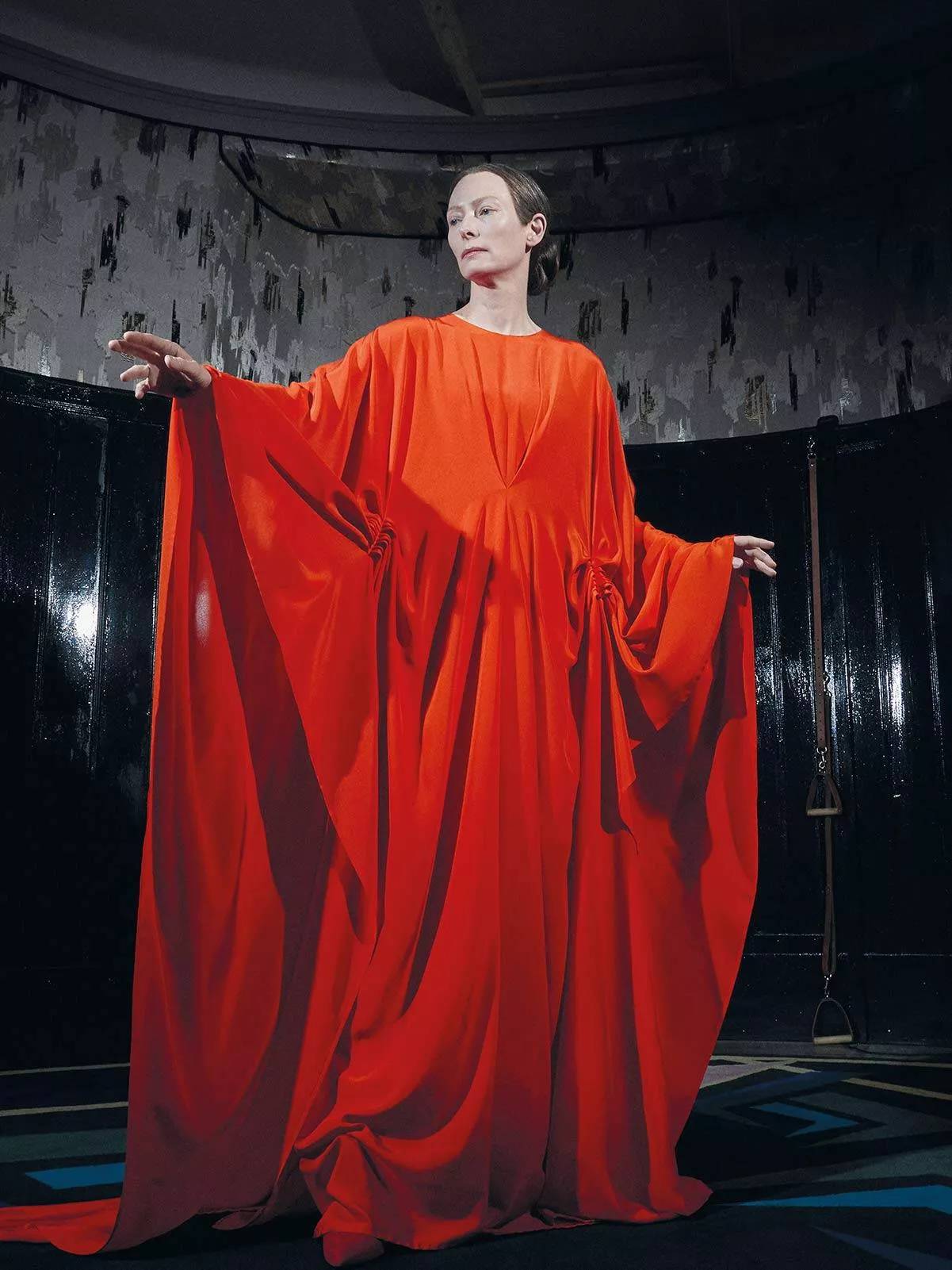 Najlepsze filmy Luki Guadagnino, ulubionego reżysera Timothéego Chalameta i Zendayi. Tilda Swinton w filmie Suspiria