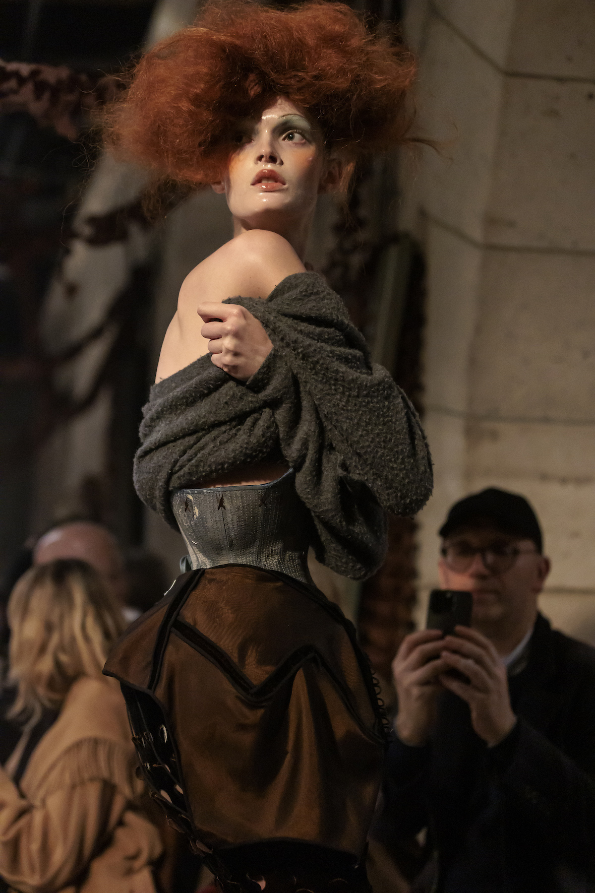 Pokaz kolekcji Maison Margiela Artisanal 2024 (Dzięki uprzejmości Maison Margiela)
