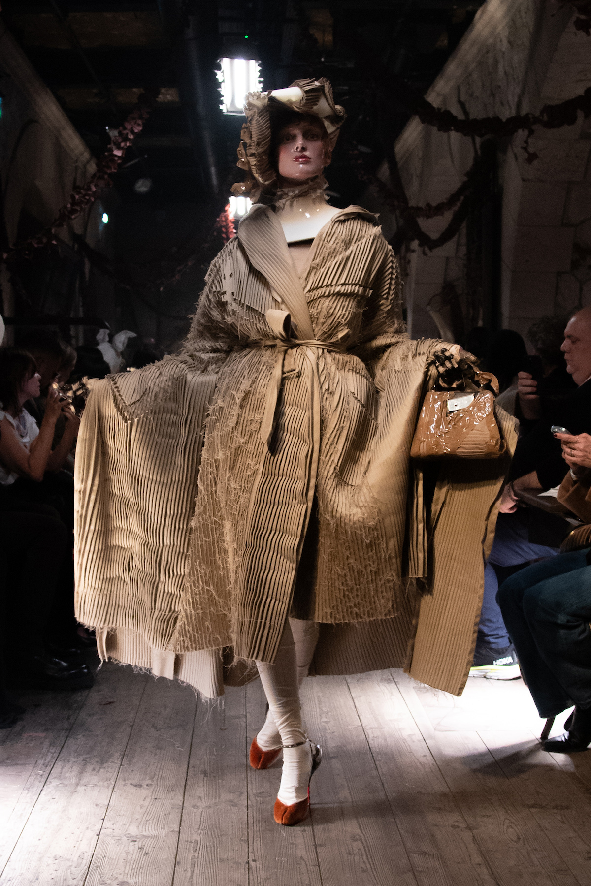 Pokaz kolekcji Maison Margiela Artisanal 2024 (Dzięki uprzejmości Maison Margiela)