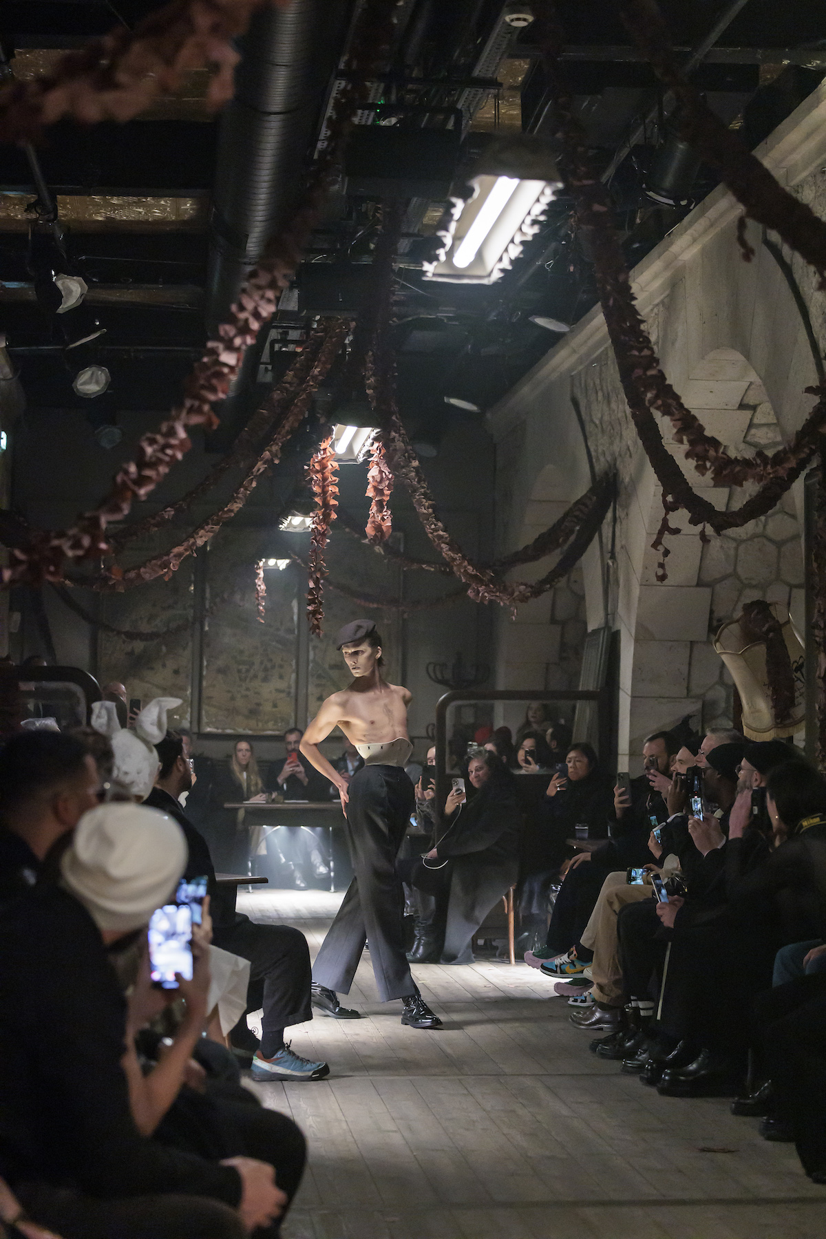 Pokaz kolekcji Maison Margiela Artisanal 2024 (Dzięki uprzejmości Maison Margiela)