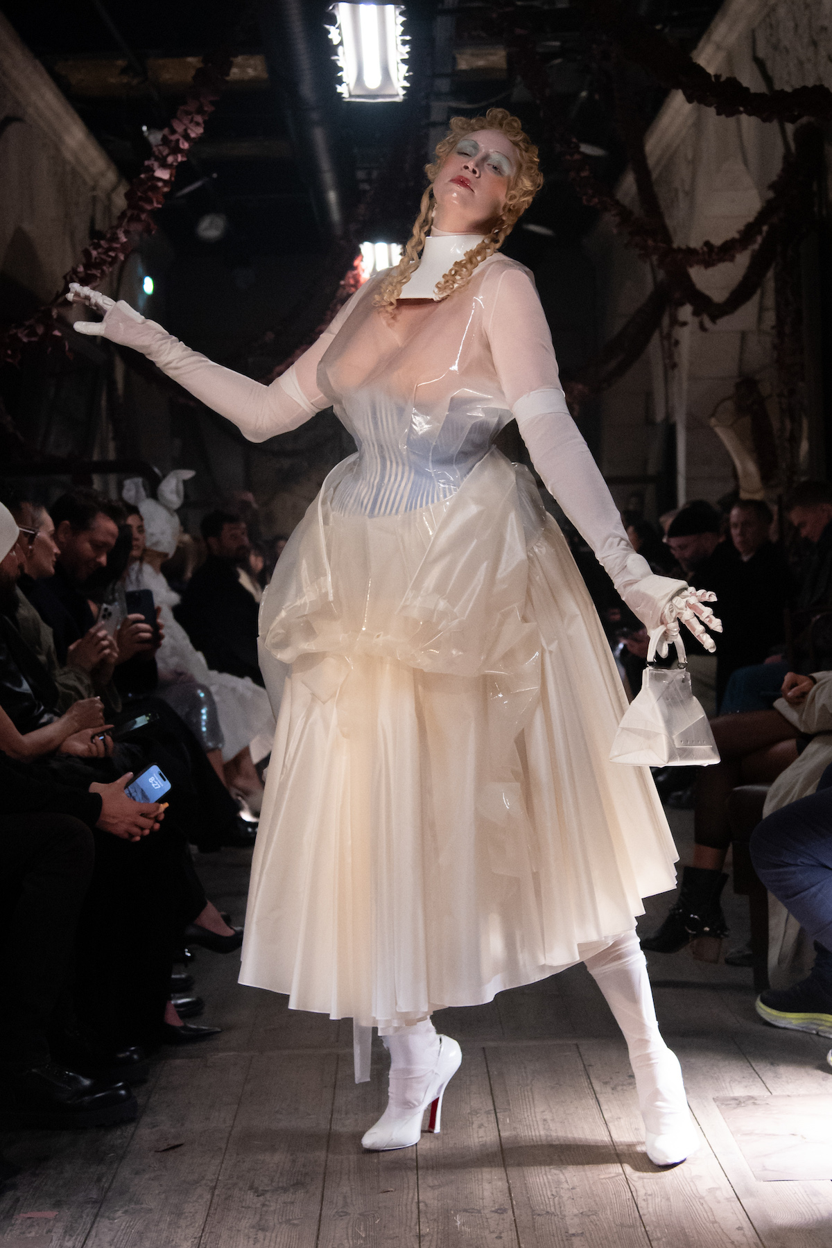 Pokaz kolekcji Maison Margiela Artisanal 2024 (Dzięki uprzejmości Maison Margiela)