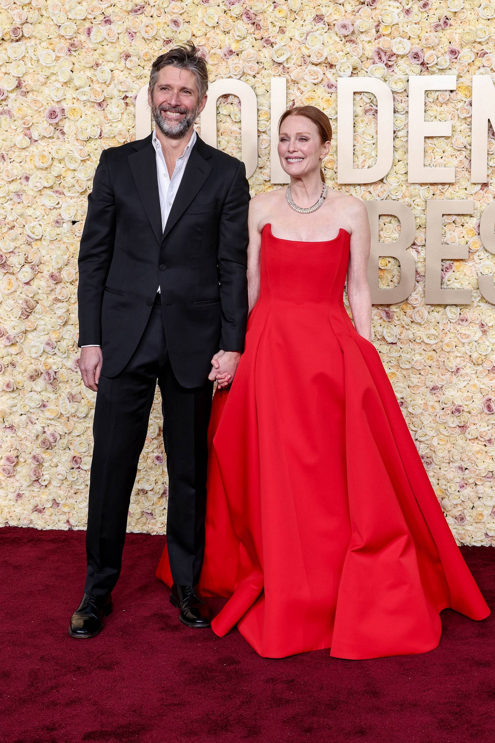 Julianne Moore i Bart Freundlichem na rozdaniu Złotych Globów w 2024 roku (Fot. John Salangsang/Golden Globes 2024/Golden Globes 2024 via Getty Images)