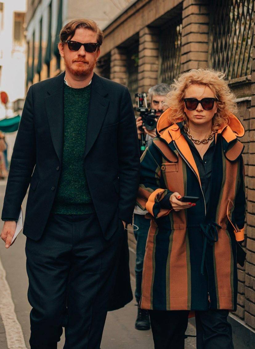 Redaktor naczelny „Vogue Polska” Filip Niedenthal i dyrektor mody „Vogue Polska” Karolina Gruszecka na tygodniu mody w Mediolanie (Fot. Asia Typek)