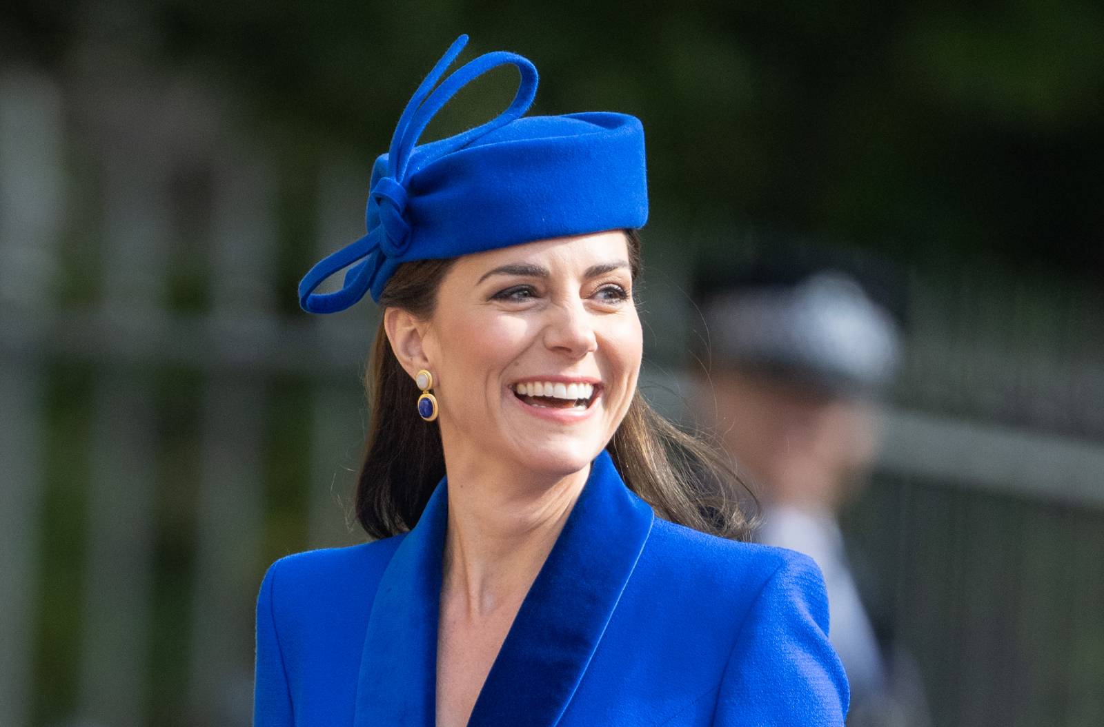 Księżna Kate w kobaltowej stylizacji (Fot. Samir Hussein/WireImage, Getty Images)