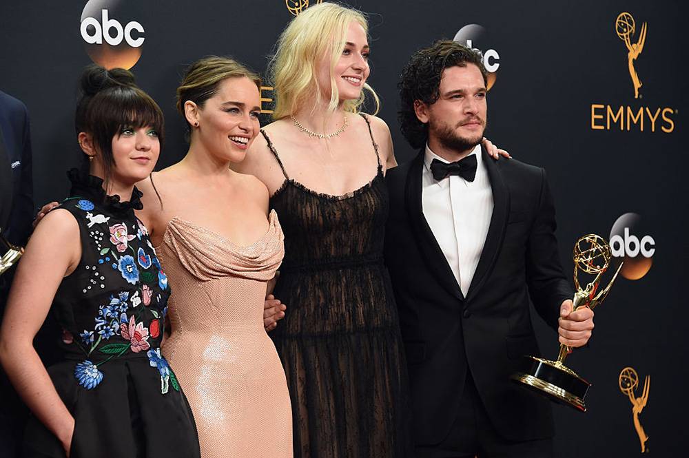 Maisie Williams, Emilia Clarke, Sophie Turner i Kit Harington