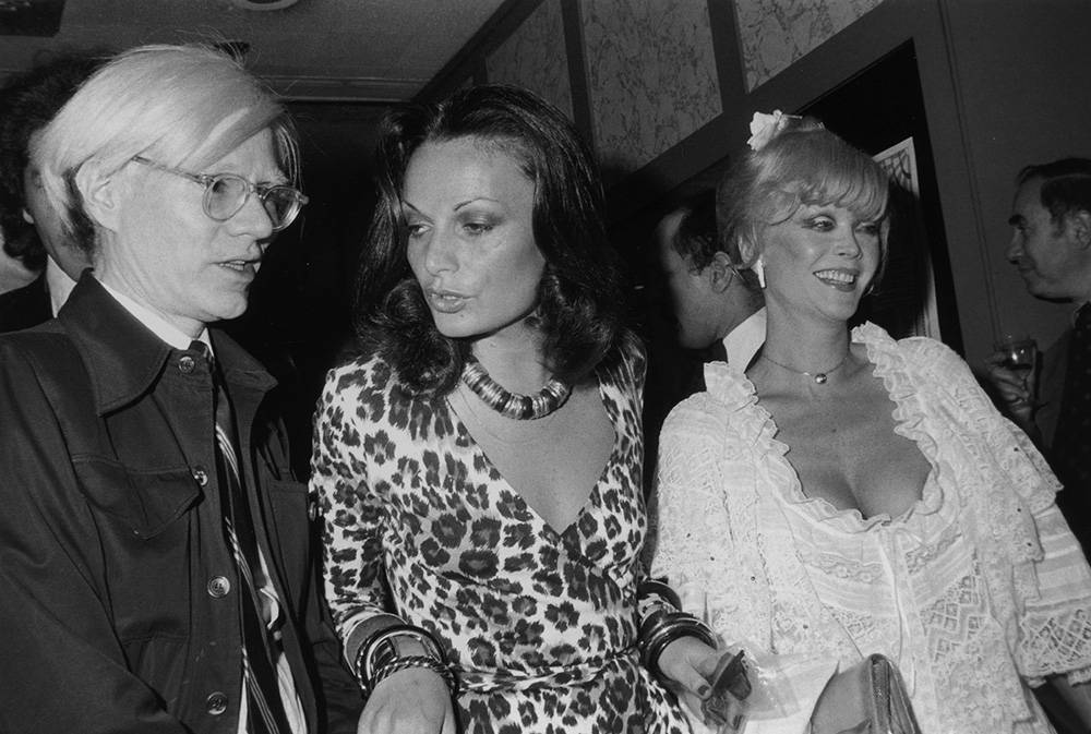 Od lewej: Andy Warhol, Diane von Furstenberg oraz aktorka Monique Van Vooren