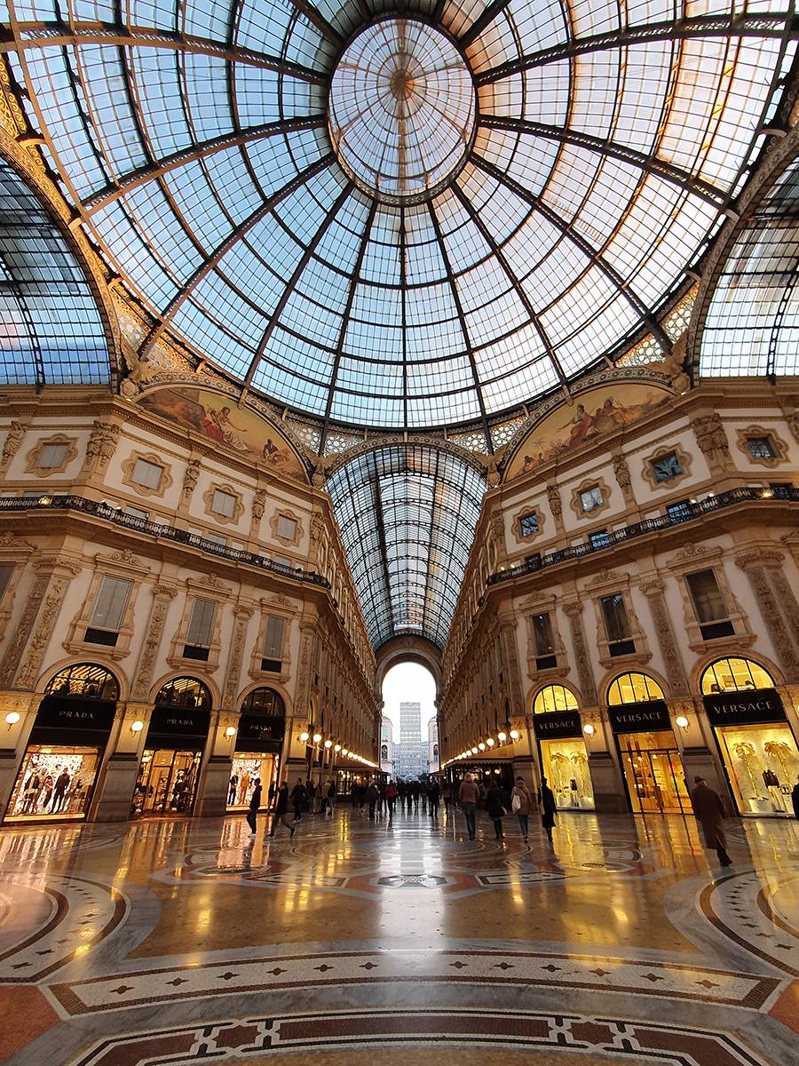 Puste wnętrza Gallerii Vittorio Emanuele w Mediolanie (Fot. Vincenzo Lombardo/Getty Images)