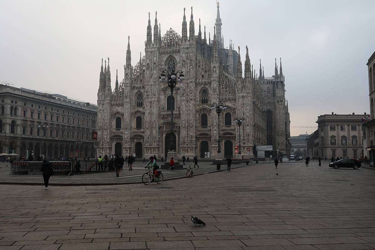 Pusty plac w Mediolanie (Fot. Marco Di Lauro/Getty Images)