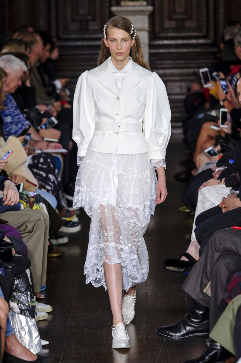 Simone Rocha wiosna-lato 2018-2019 (Fot. IMaxTree)