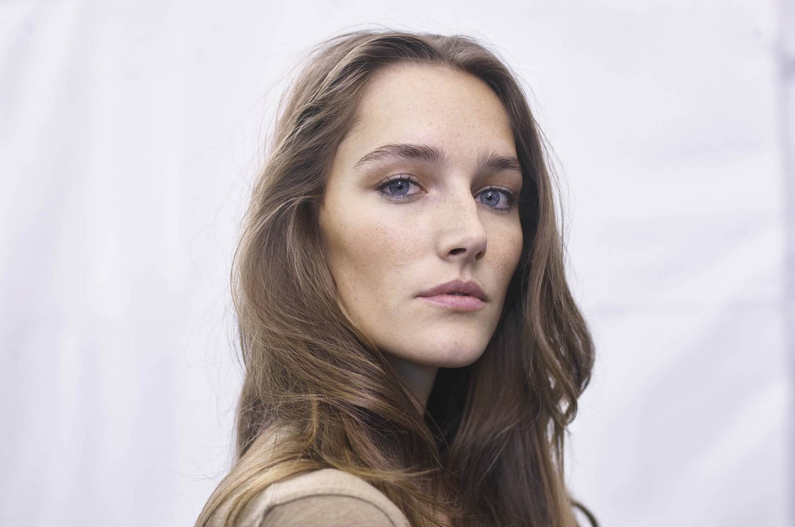 Modelka za kulisami pokazu Isabel Marant (Fot. Getty Images)