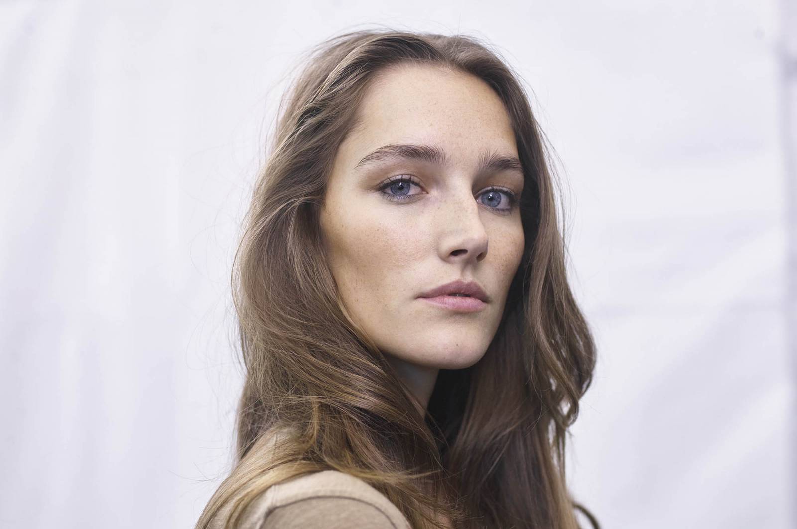 Modelka za kulisami pokazu Isabel Marant (Fot. Getty Images)