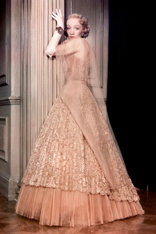 Marlena Dietrichw sukni Dior,  „Trema, 1950 r. (Fot. TCD/Prod.DB / Alamy Stock Photo)