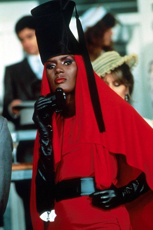 Grace Jones w kostiumie Azzedine Alaïa, „Zabójczy widok”, 1985 r. (Fot. © Danjaq/Eon/Ua/Kobal/REX/Shutterstock)
