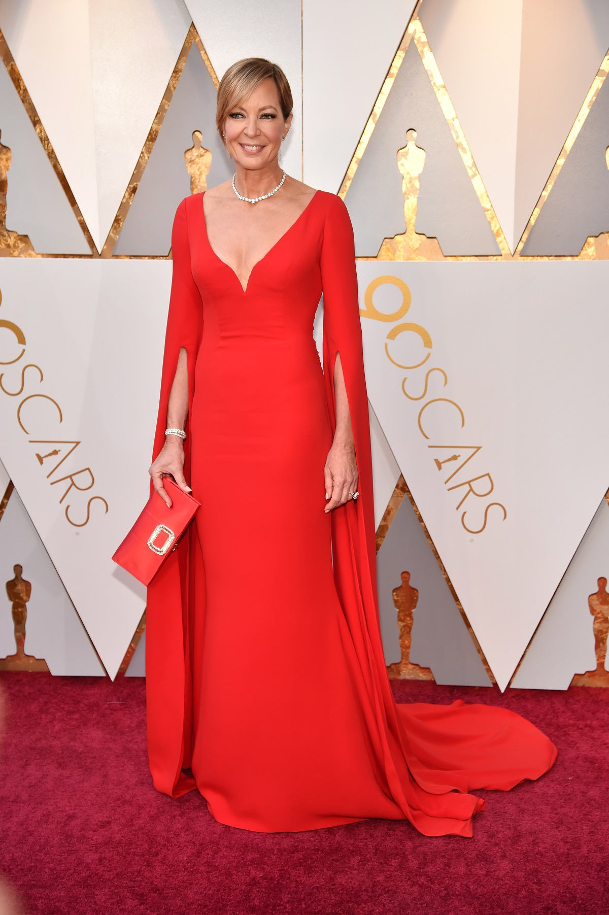 Allison Janney w Reem Acra (Fot. Kevin Mazur / Getty Images)