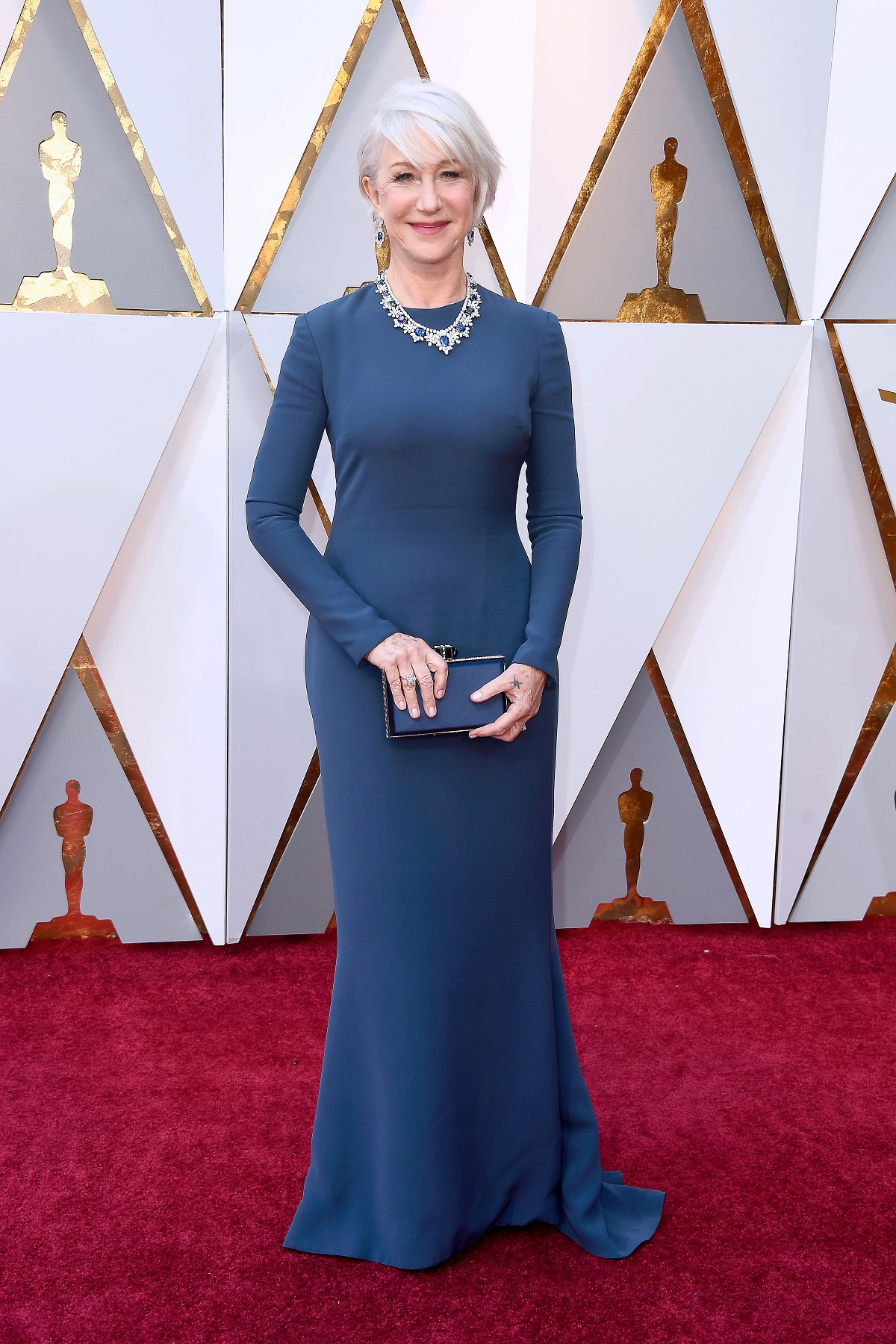 Helen Mirren w Reem Acra (Fot. Kevin Mazur / Getty Images)