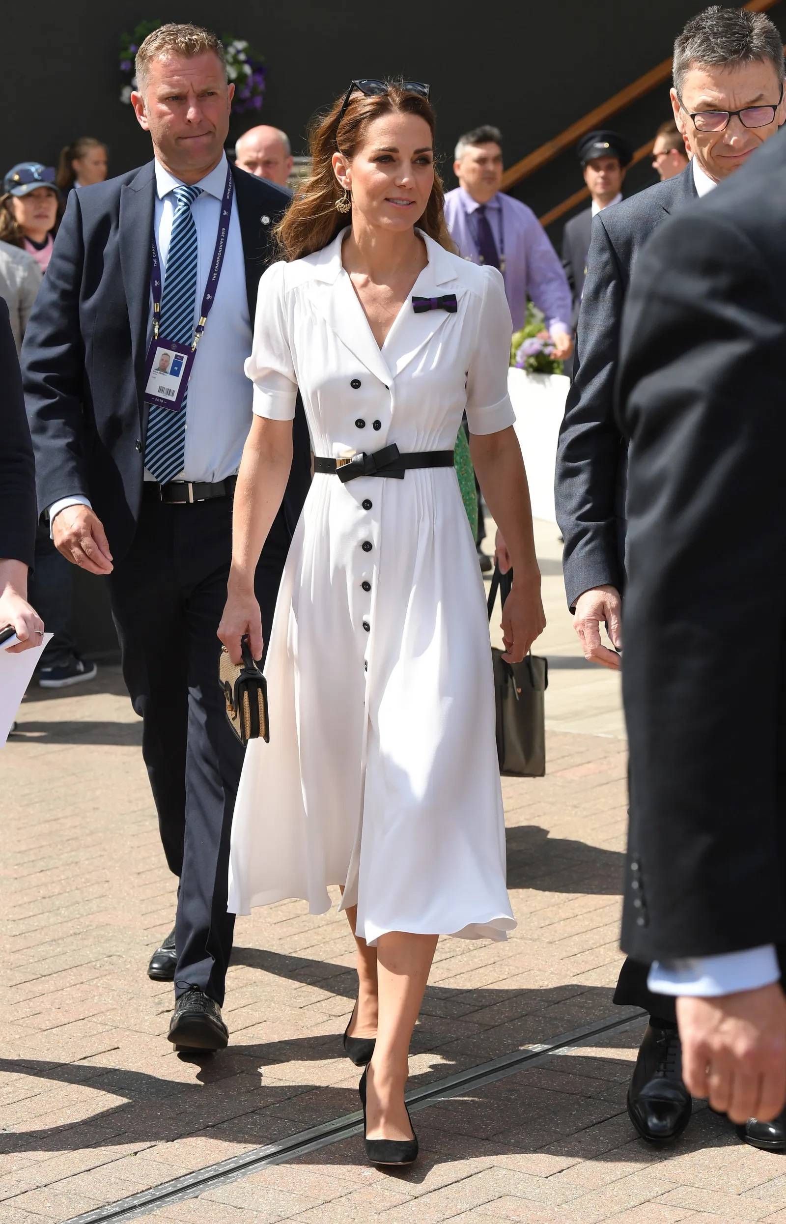 Wpasowując się w biały dress code Wimbledonu w 2019 roku, księżna wybrała projekt od ekomarki Suzannah. (Fot. Getty Images)