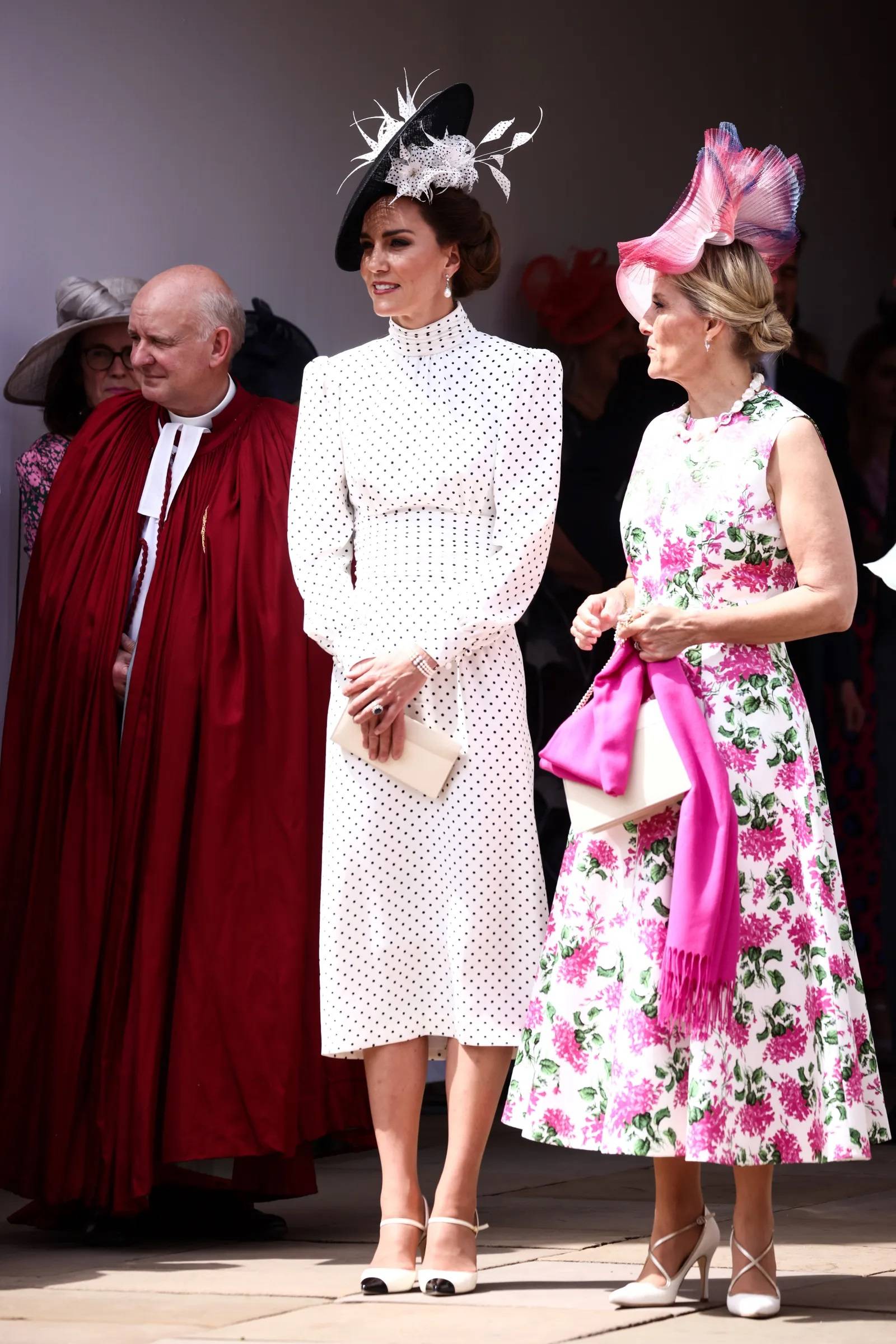 Kate w skromnej sukience w kropki od jej ulubionej projektantki Alessandry Rich podczas ceremonii nadawania Orderu Podwiązki w czerwcu 2023 roku. (Fot. Getty Images)