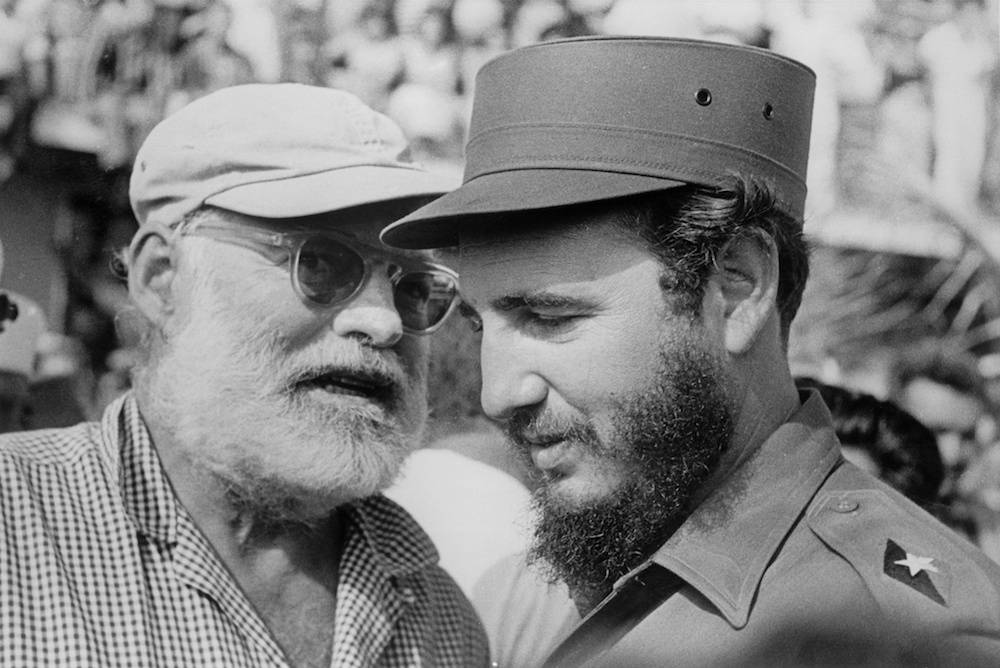 Ernest Hemingway z Fidelem Castro w 1959 roku (Fot. EastNews)