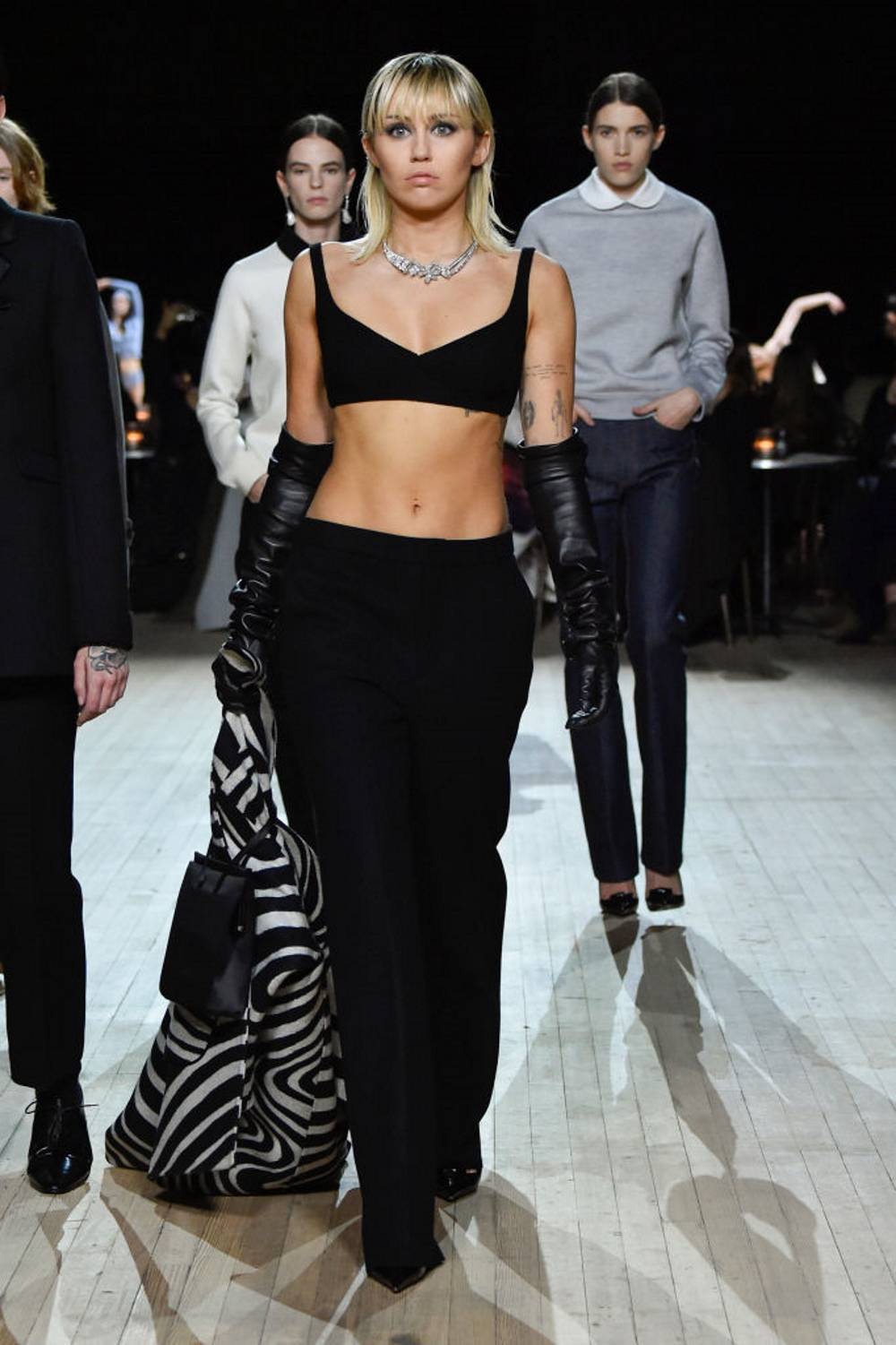 Miley Cyrus na pokazie Marca Jacobsa na sezon jesień-zima 2020 (Fot. Peter White/FilmMagic)