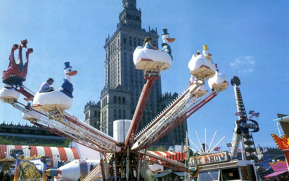 Rok 1993, Cricoland - lunapark na placu Defilad w Warszawie (Fot. Wojtek Laski/East News)