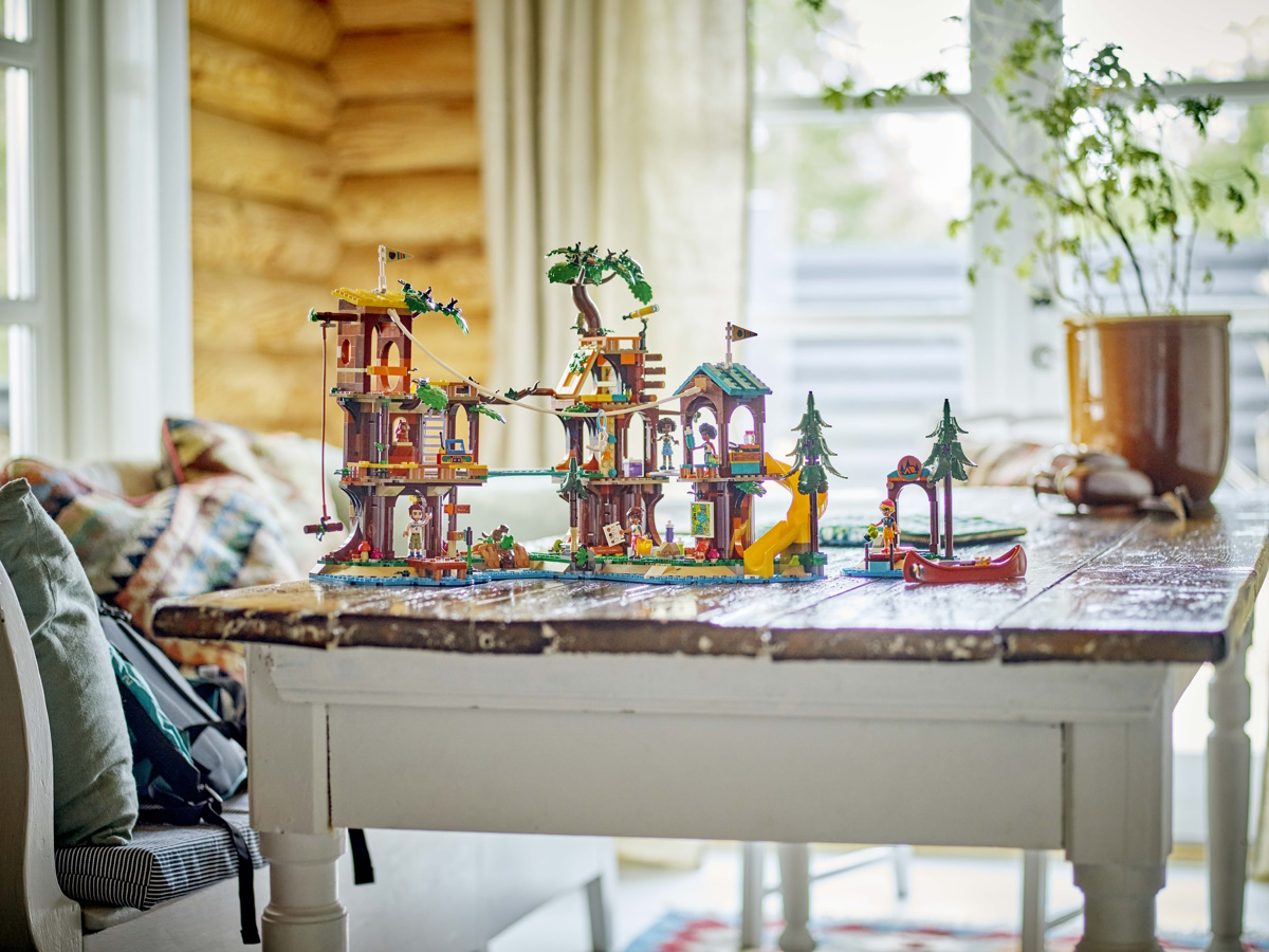 Zestawy Lego to najlepszy prezent pod choinkę. LEGO® Friends Domek na drzewie na obozie kempingowym.