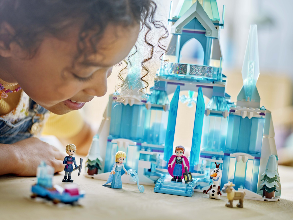 Zestawy Lego to najlepszy prezent pod choinkę. LEGO® Lodowy pałac Elzy z „Krainy Lodu”.