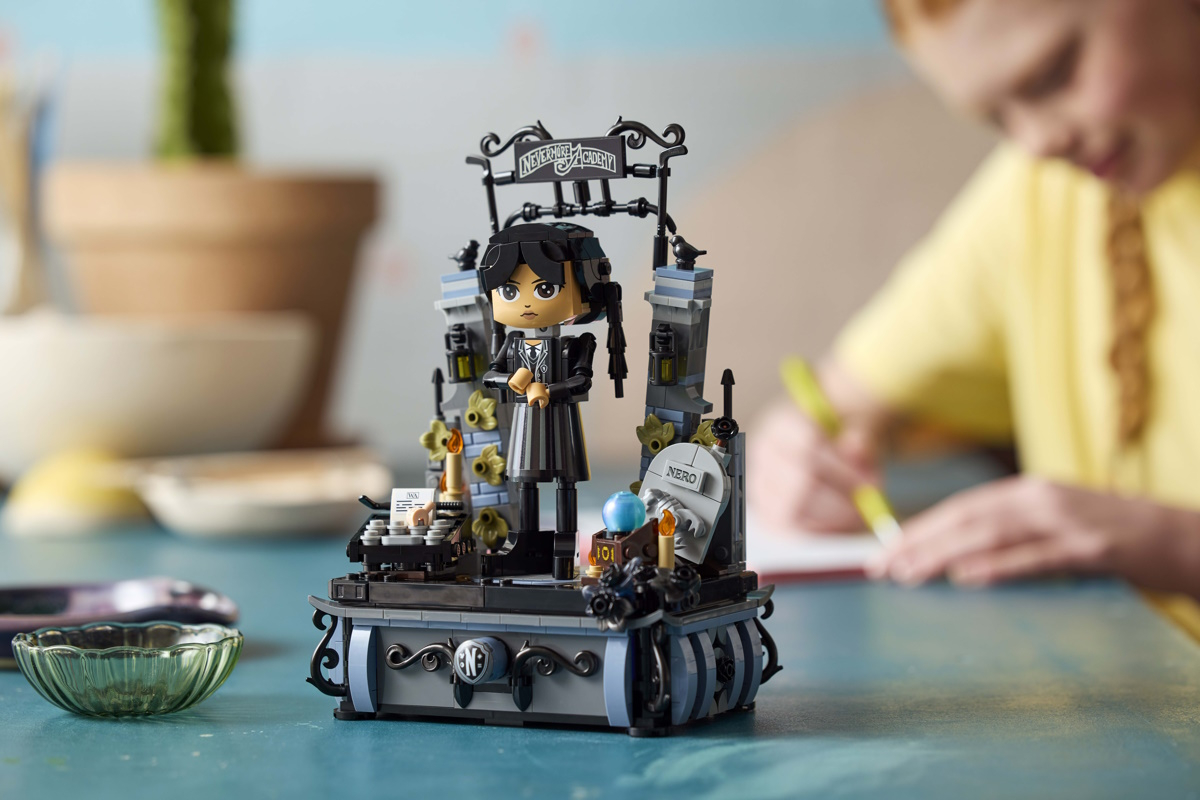 Zestawy Lego to najlepszy prezent pod choinkę. LEGO® Wednesday Addams.