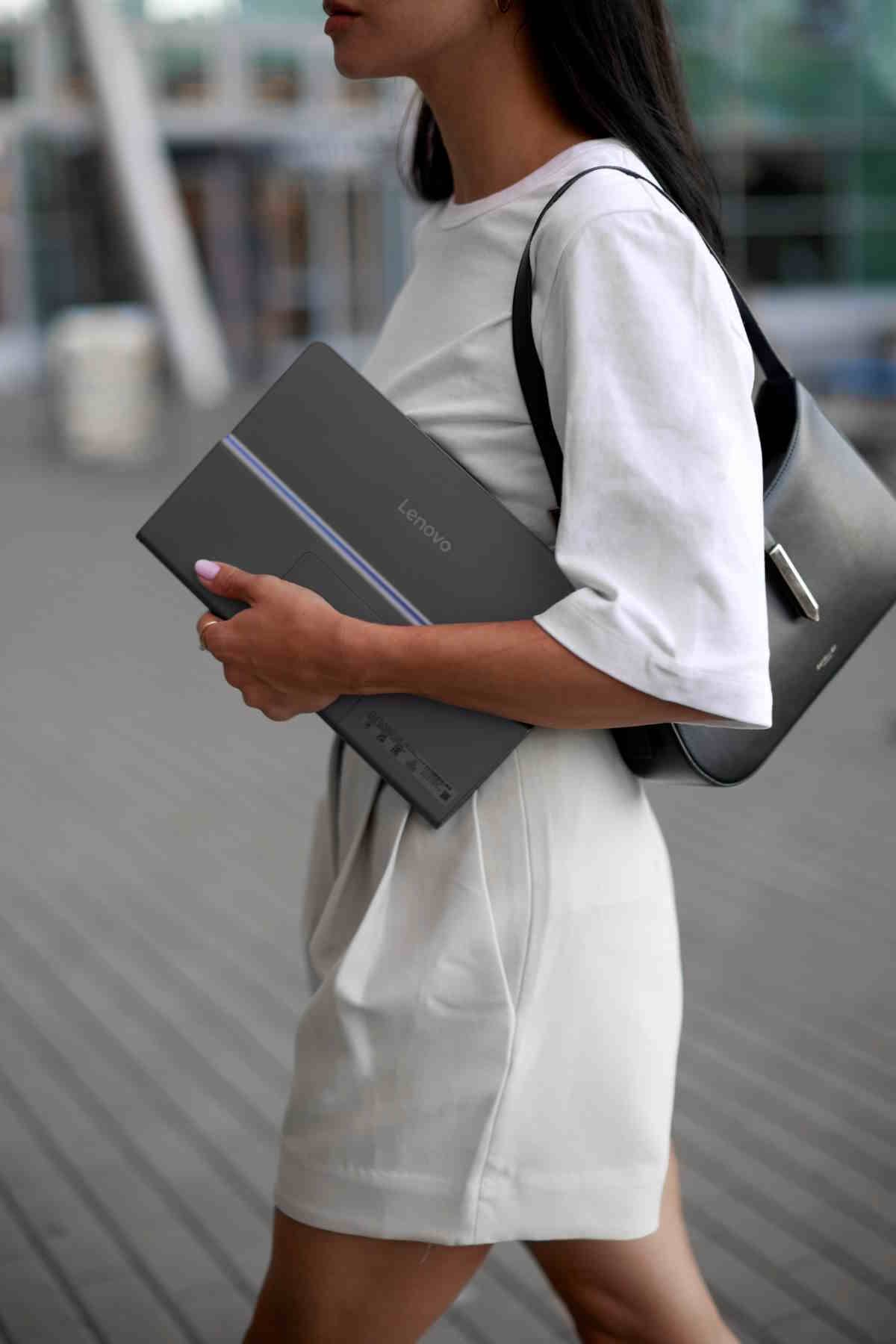 Tablet Lenovo Tab Plus.