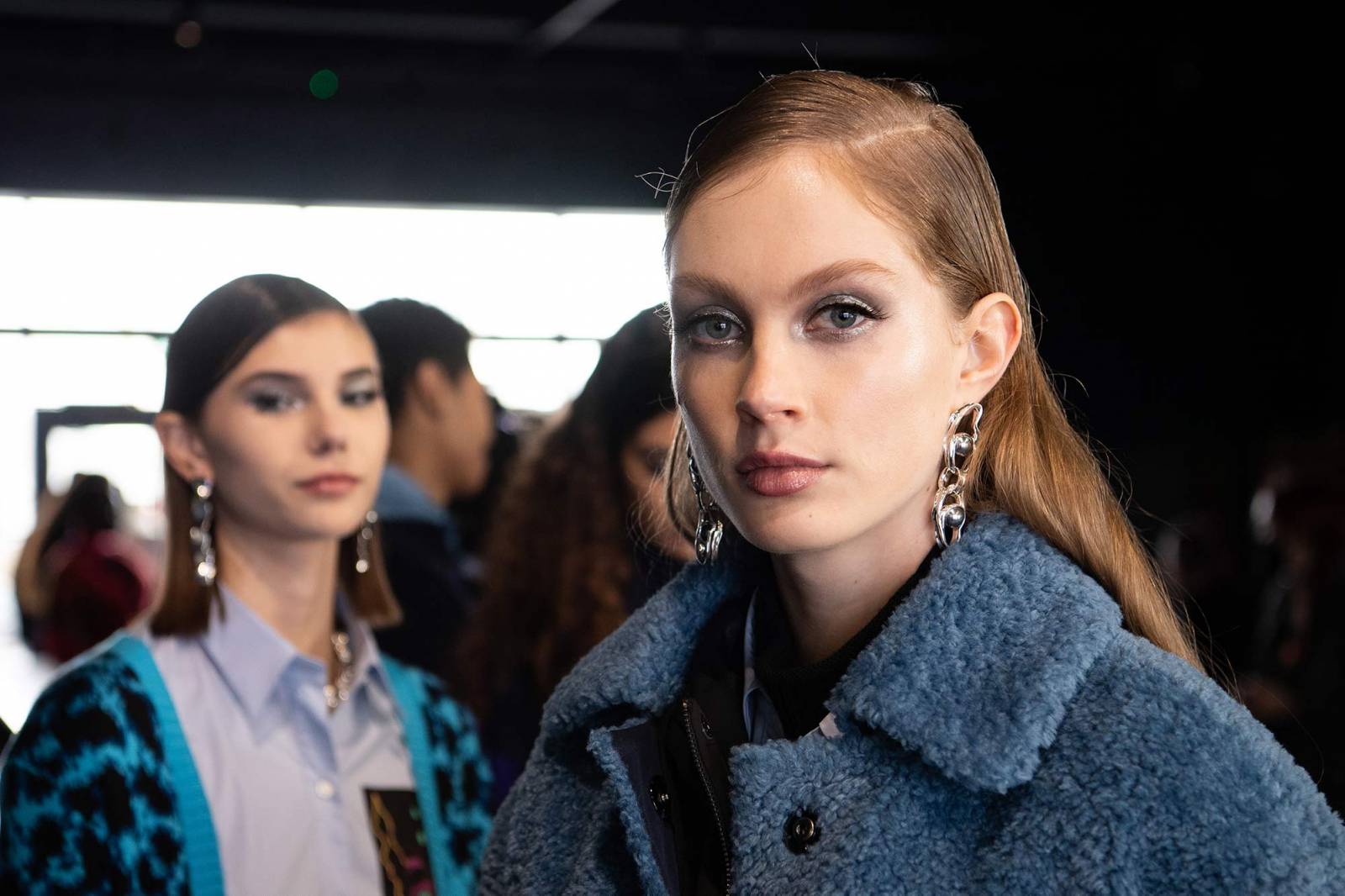 Modelki przed pokazem marki Mark Fast, luty 2021, London Fashion Week (Fot. Jeff Spicer/BFC/Getty Images)