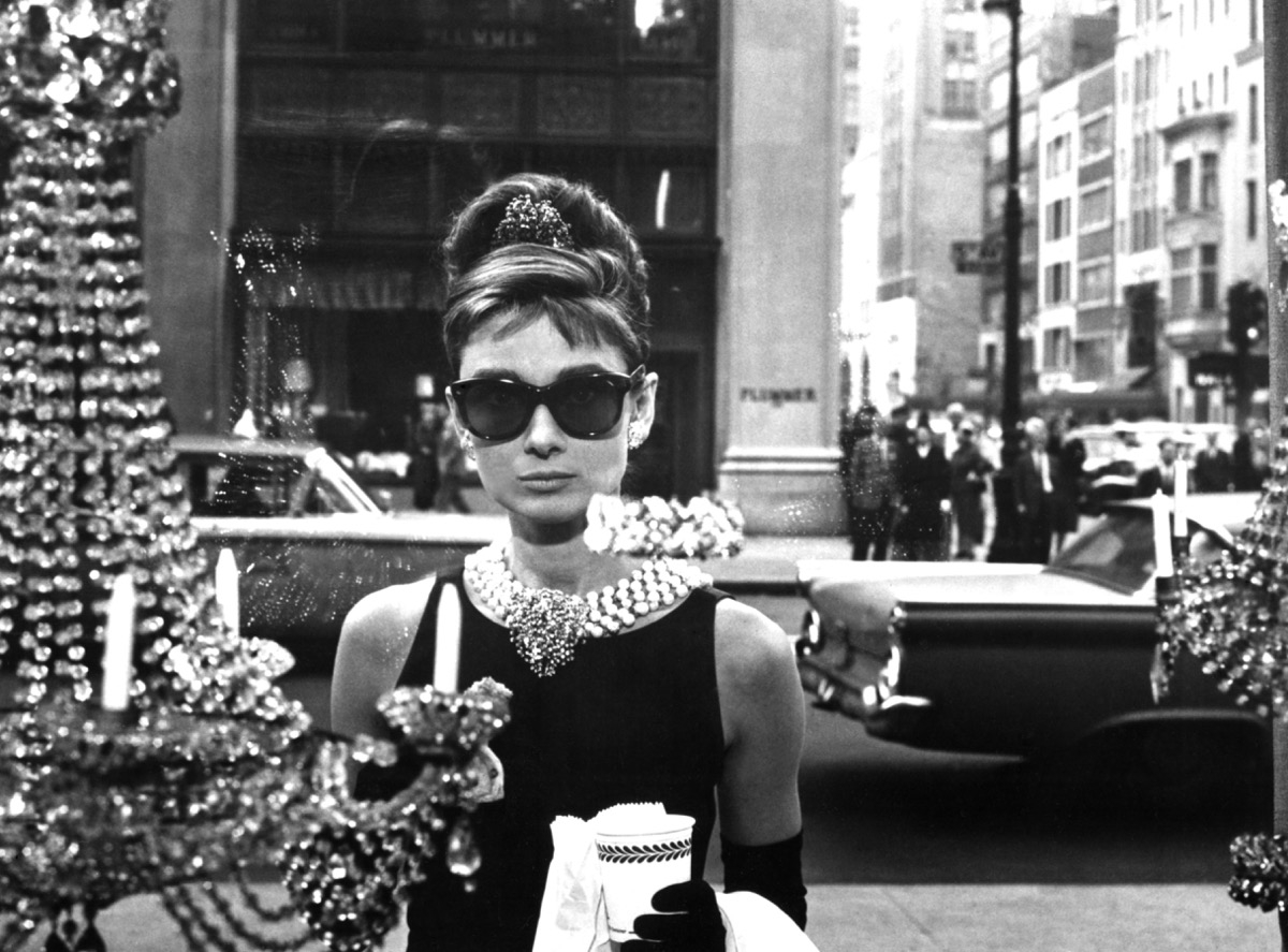 Audrey Hepburn w filmie Śniadanie u Tiffanyego (Fot. Getty Images)