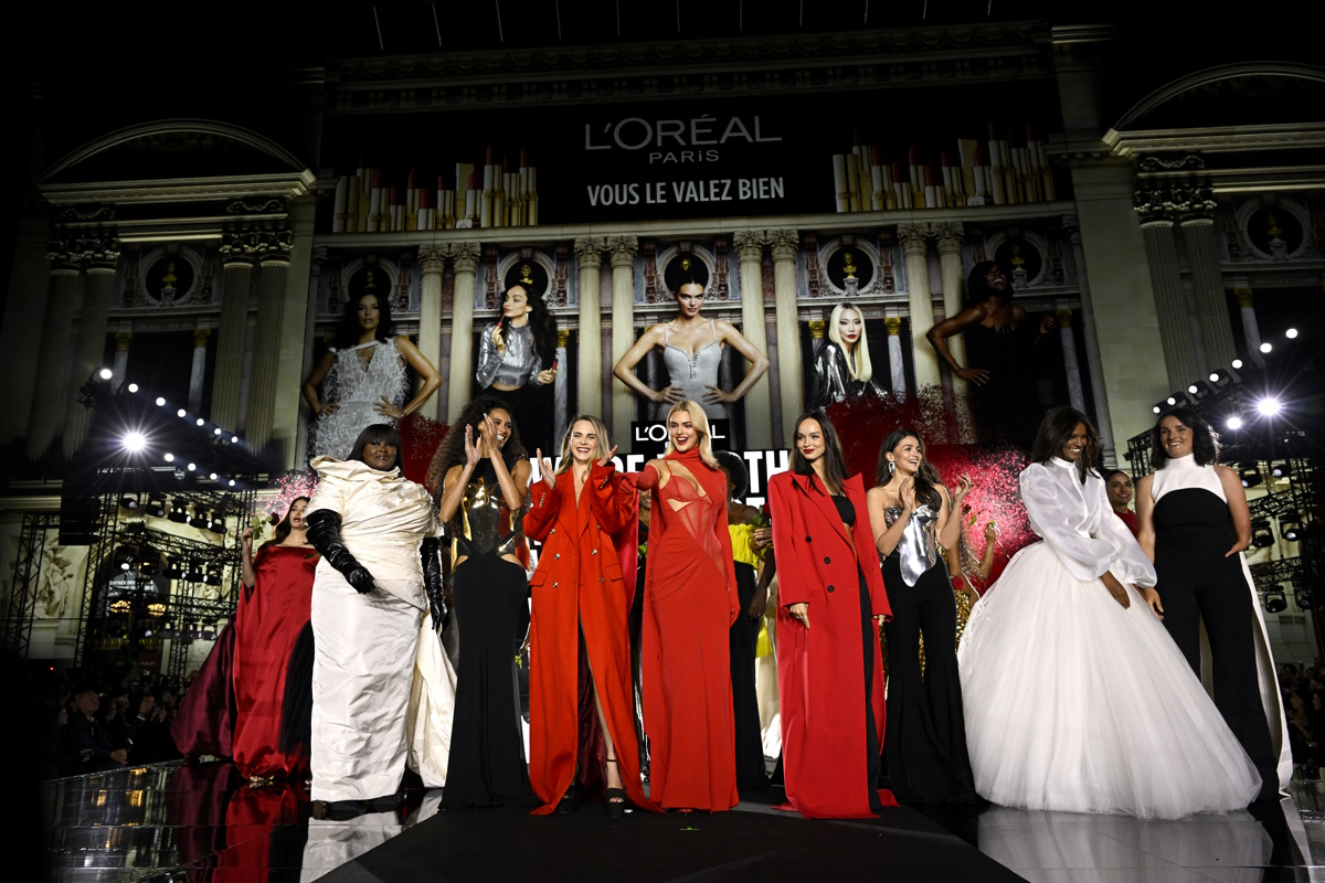 Siódma edycja pokazu Le Défilé L’Oreal Paris. Marka L’Oreal Paris wraz ze swoimi ambasadorkami Kendall Jenner, Carą Delevingne oraz Julią Wieniawą-Narkiewicz otworzyła paryski tydzień mody.