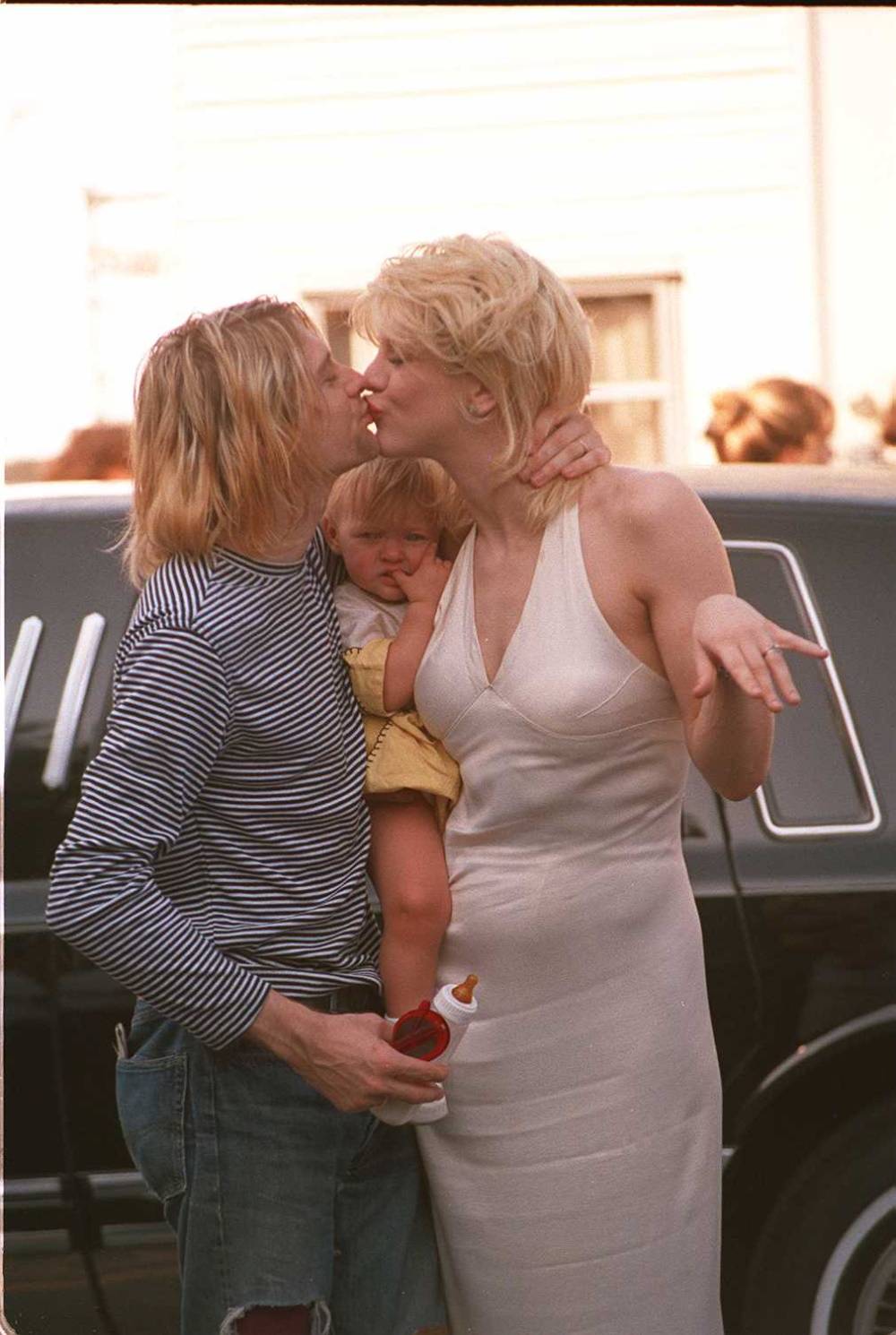 Kurt Cobain, Courtney Love i córka pary Frances Bean na 10. rozdaniu nagród MTV Video Music Awards w 1993 roku (Fot. Getty Images)