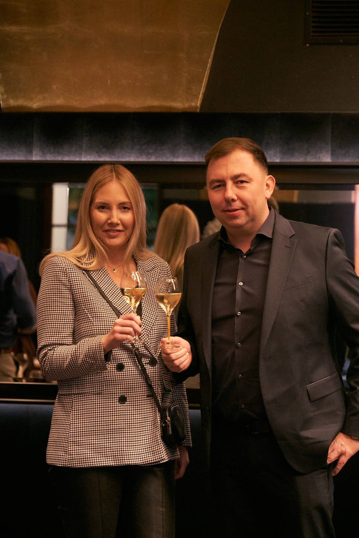 Bartosz Grygiel, dyrektor sprzedaży Moët Hennessy Polska z żoną Katarzyną podczas kolacji LOVE VINTAGE,